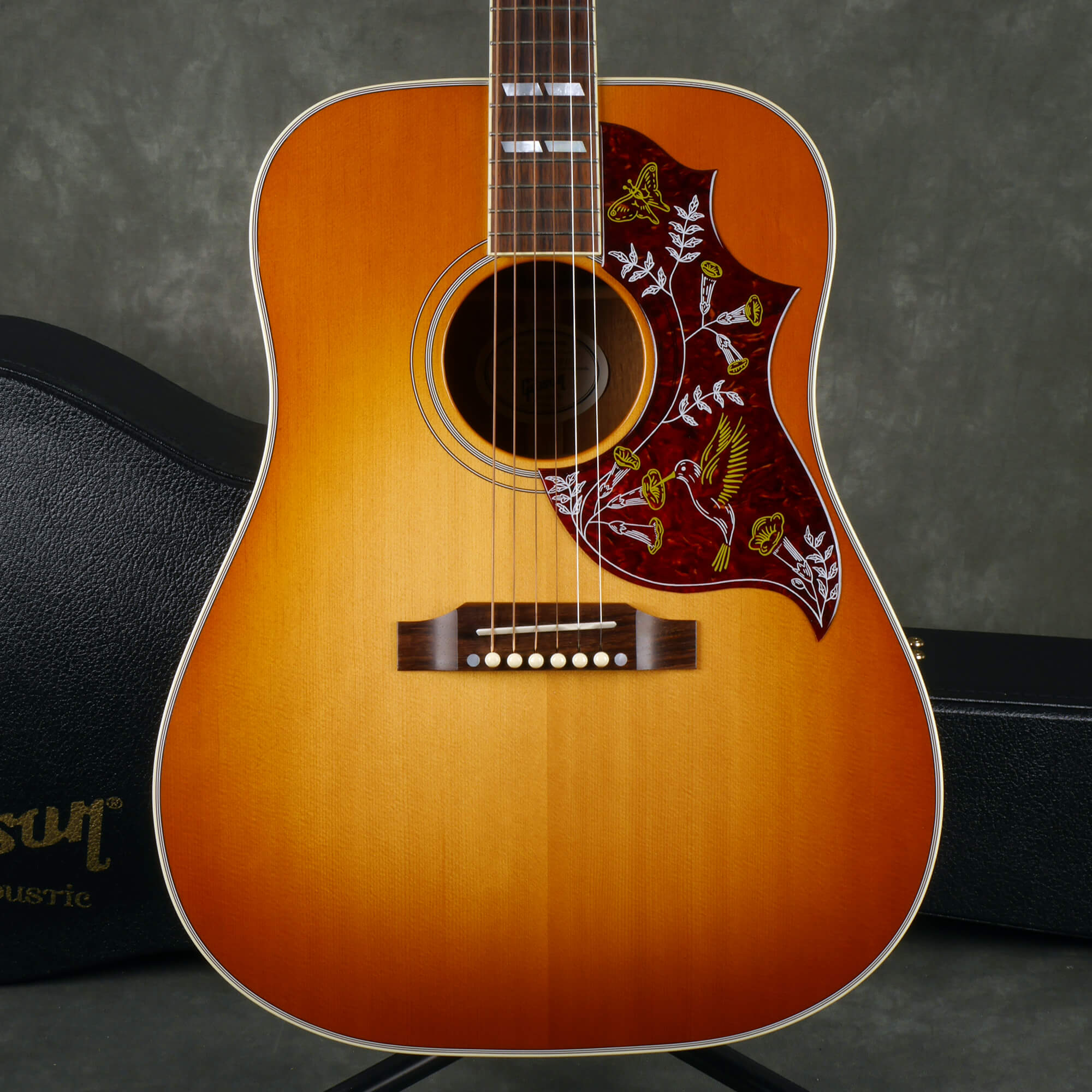 Gibson Hummingbird Acoustic Guitar - Heritage Cherry Sunburst w/Case