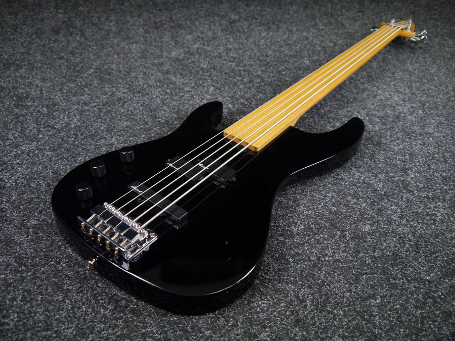 Aria Fretless 5 string Left Handed Bass Black 2nd Hand Rich Tone