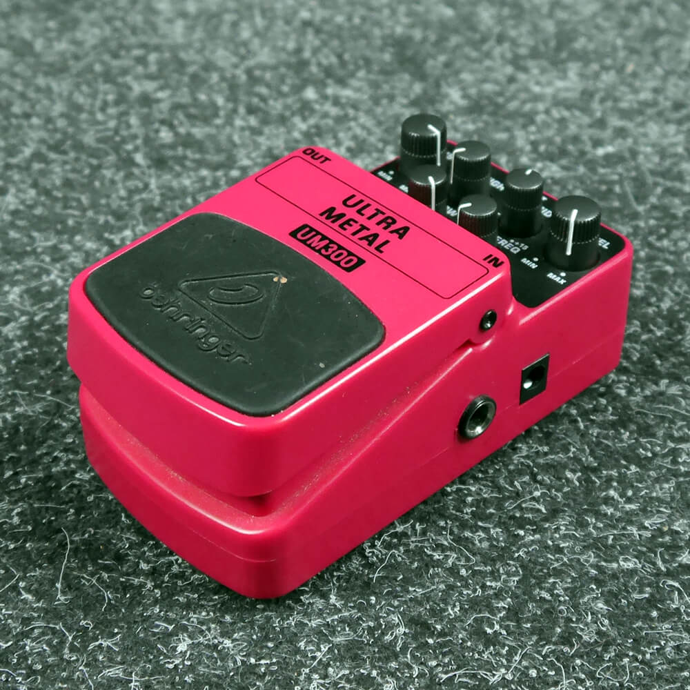Behringer UM300 Ultra Metal Distortion FX Pedal 2nd Hand Rich Tone