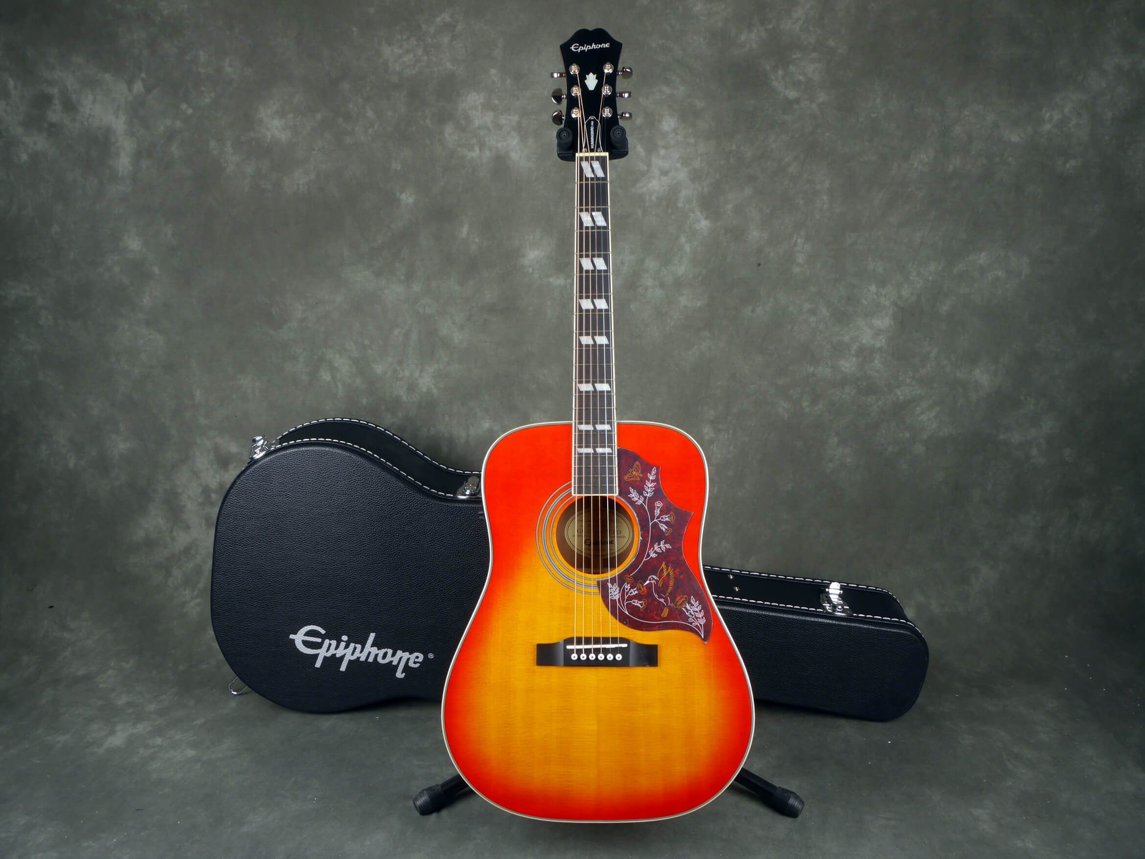 Epiphone Hummingbird Acoustic Guitar - Cherry Sunburst w/Hard Case