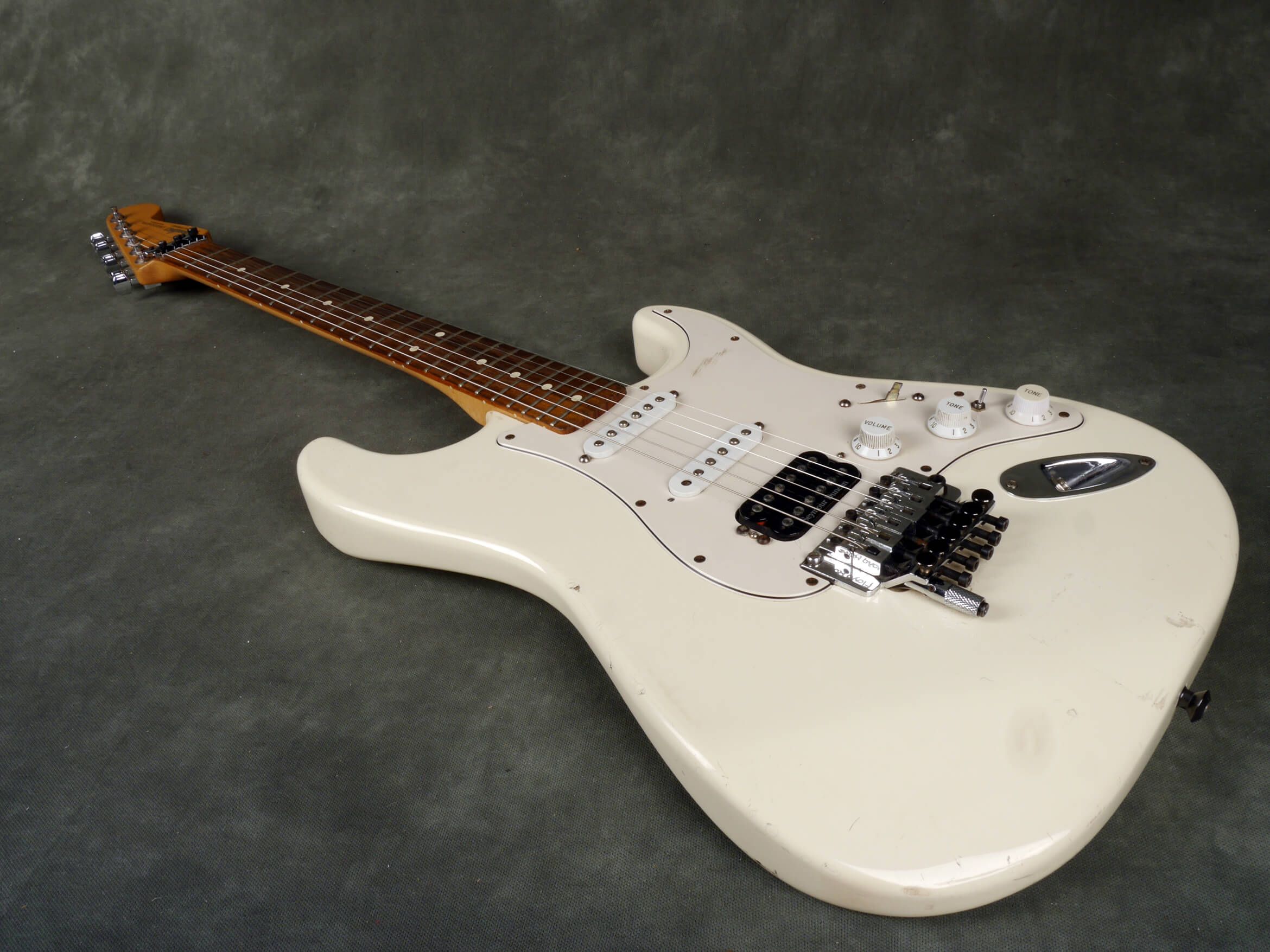Fender HM Stratocaster Floyd Rose White (M12) 2nd Hand Rich Tone
