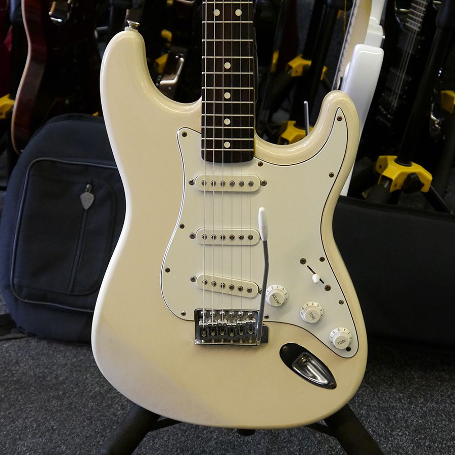 Fender Mexican Stratocaster White w/ Gig Bag 2nd Hand Rich Tone Music