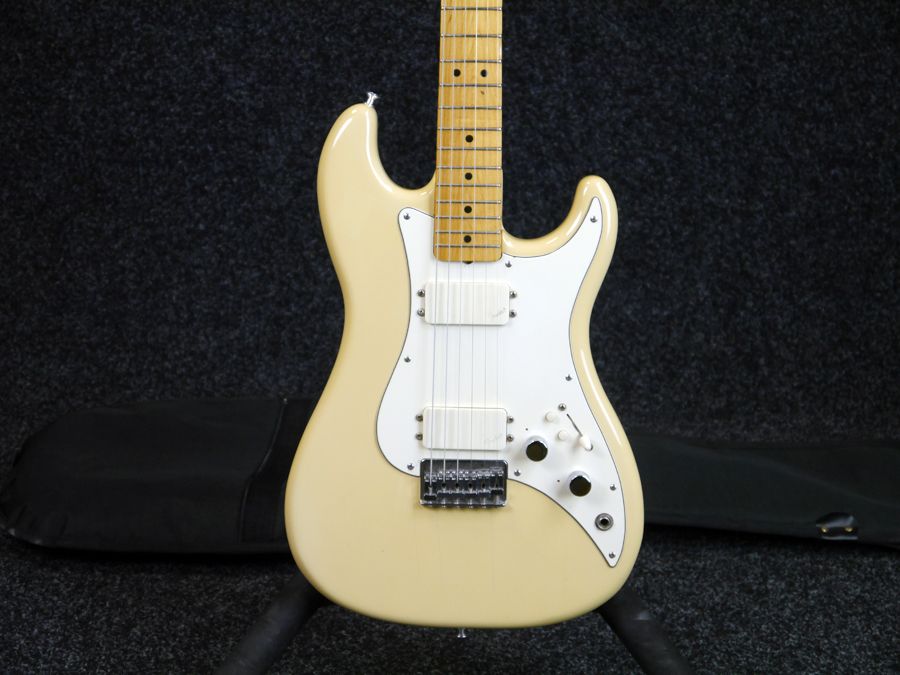 Fender Bullet Mustang - 1981 - USA - Vintage White w/ Gig Bag - 2nd Hand | Rich Tone Music