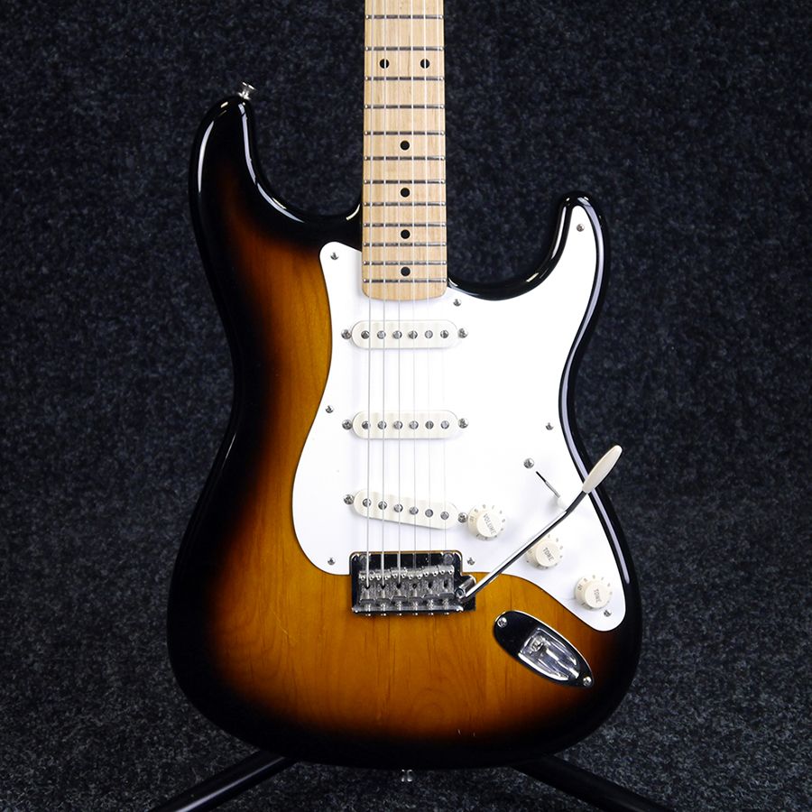 Fender Classic Player Stratocaster - 2-Tone Sunburst - 2nd Hand | Rich ...