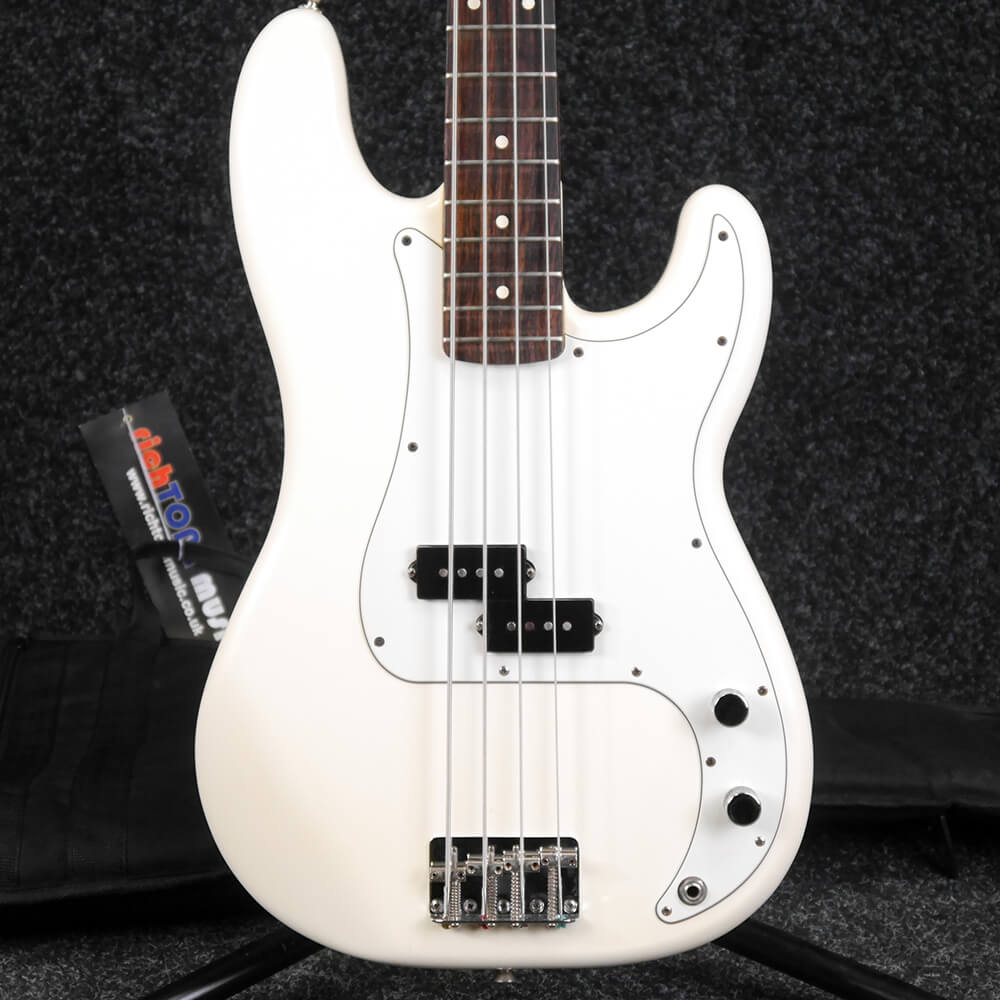 Fender arctic white