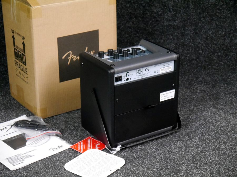 Fender Passport Mini PA System Battery Amplifier w/Box 2nd Hand