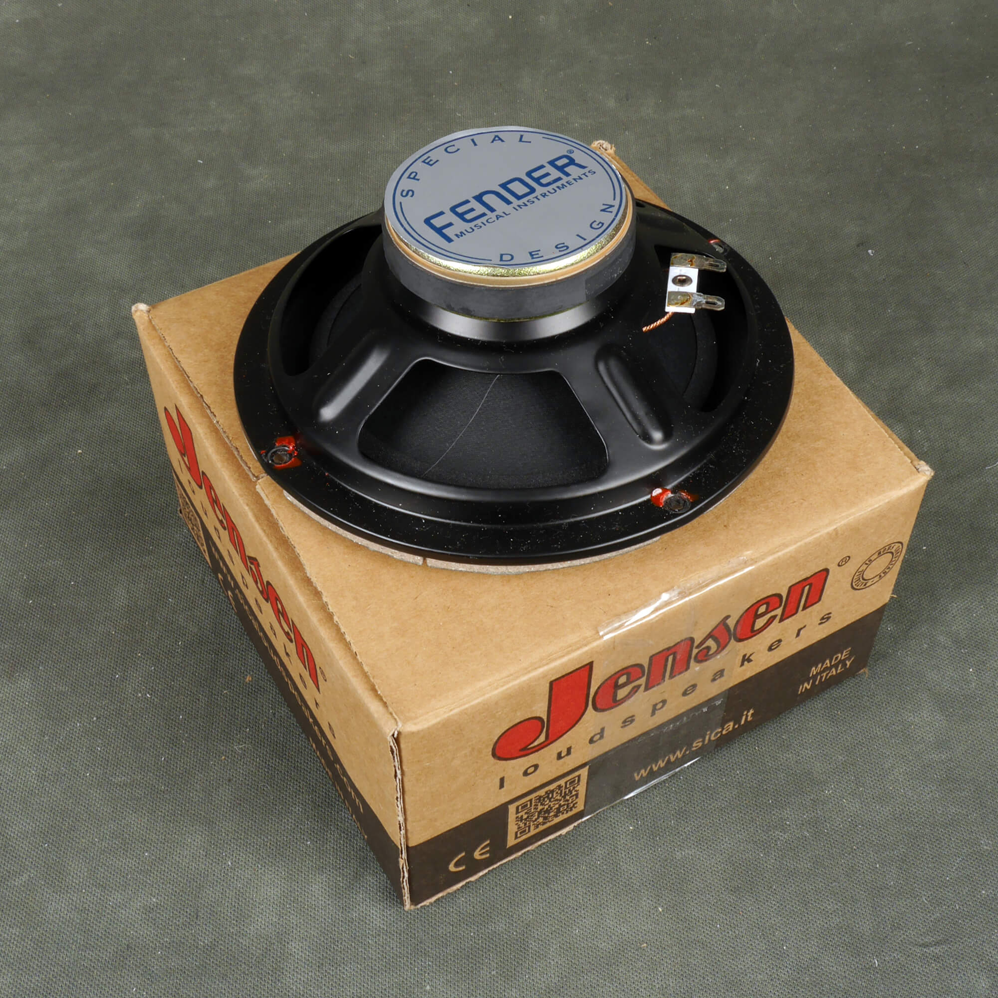 Fender 8 inch Special Design Speaker w/Box 2nd Hand Rich Tone Music