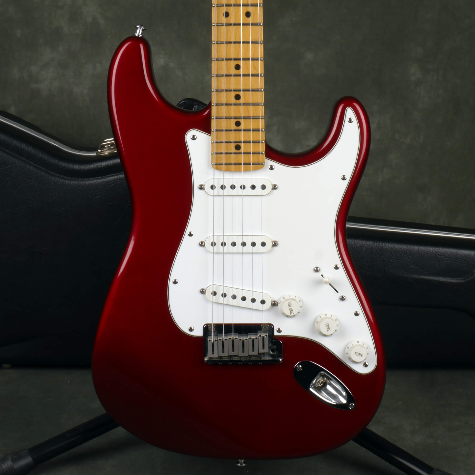 Fender Standard Stratocaster Candy Apple Red