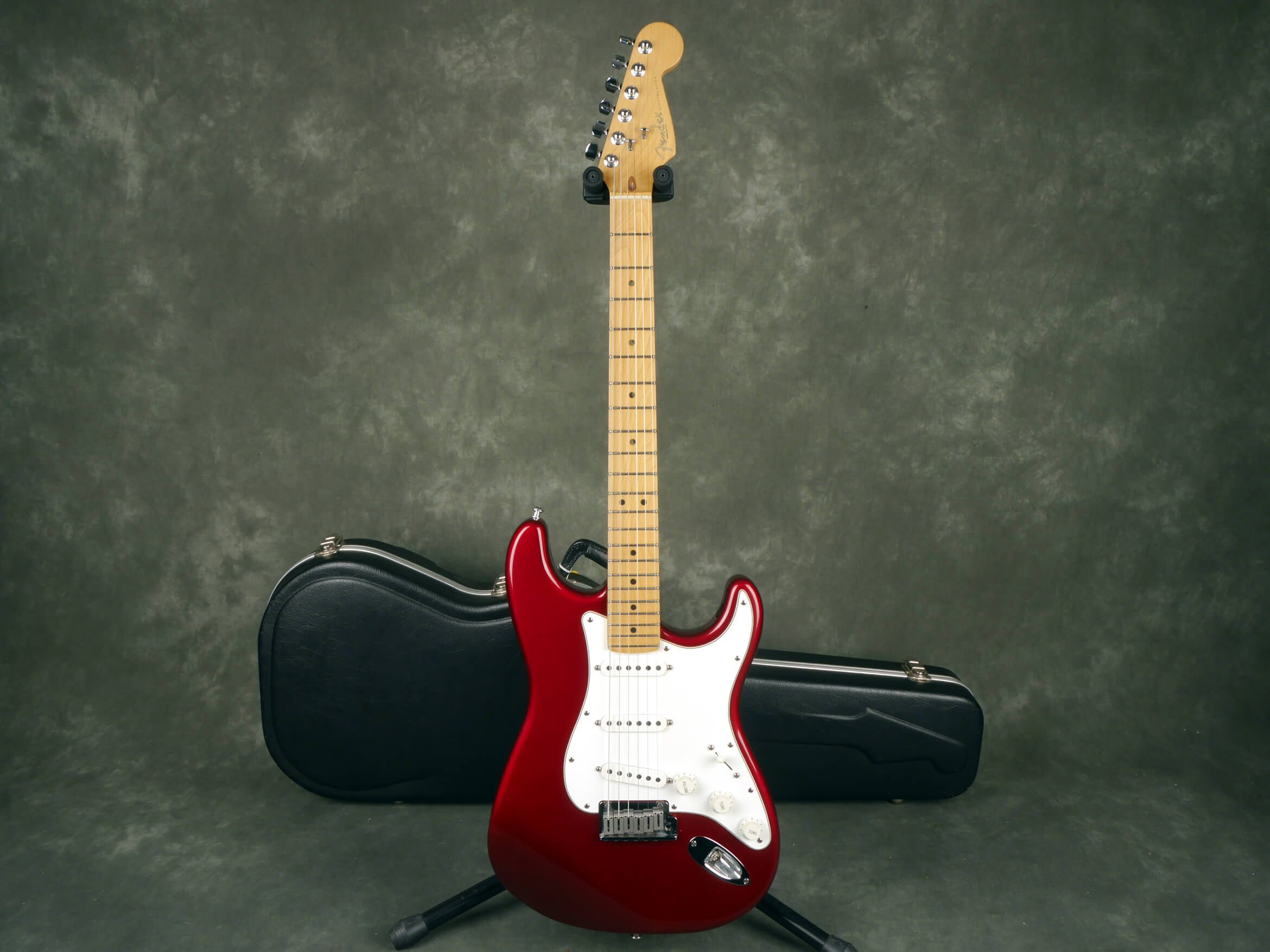 Fender American Standard Stratocaster - Candy Apple Red w/Hard Case