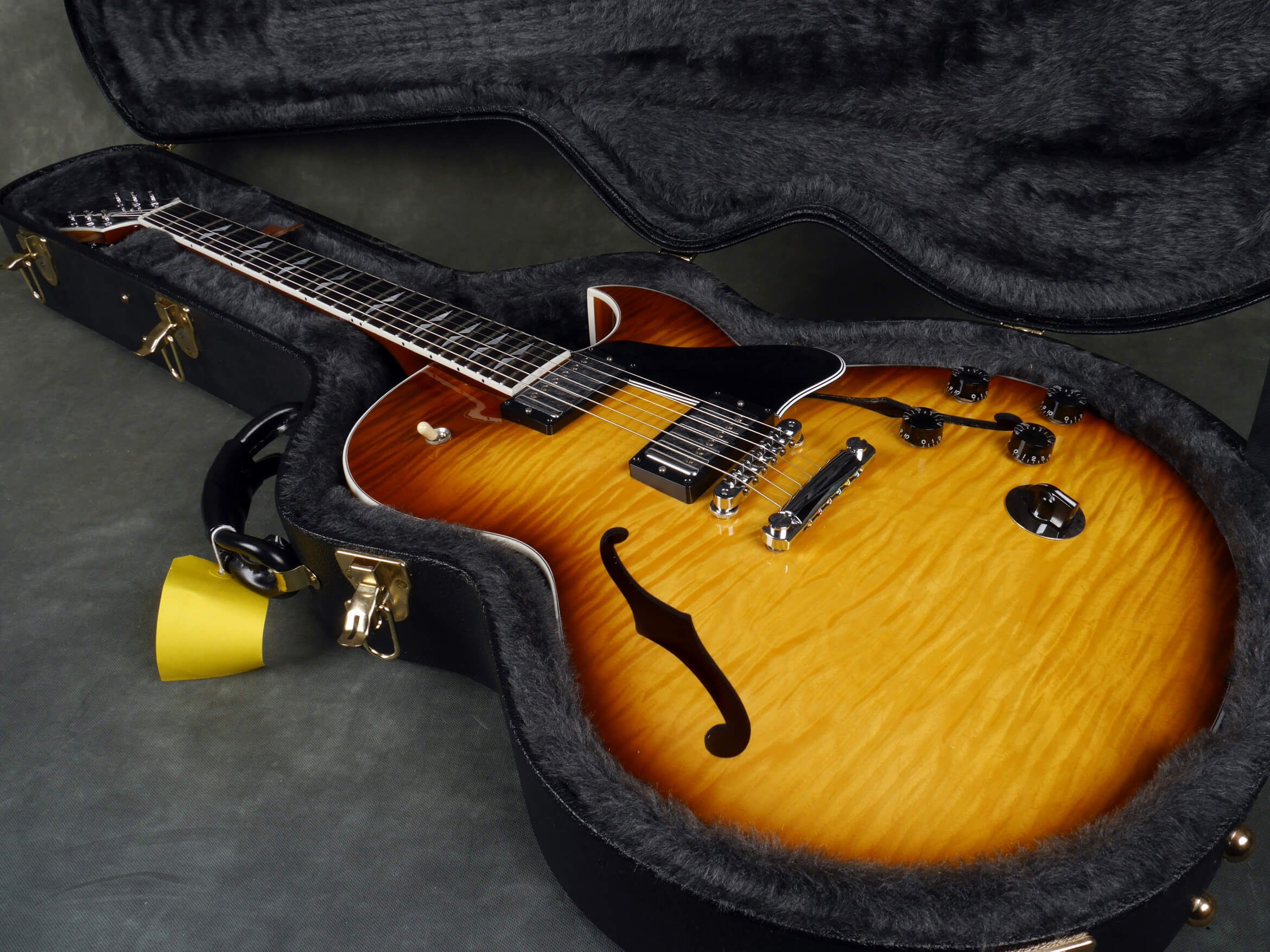 Gibson ES137 Custom SemiHollow Guitar Lightburst w/Hard Case 2nd