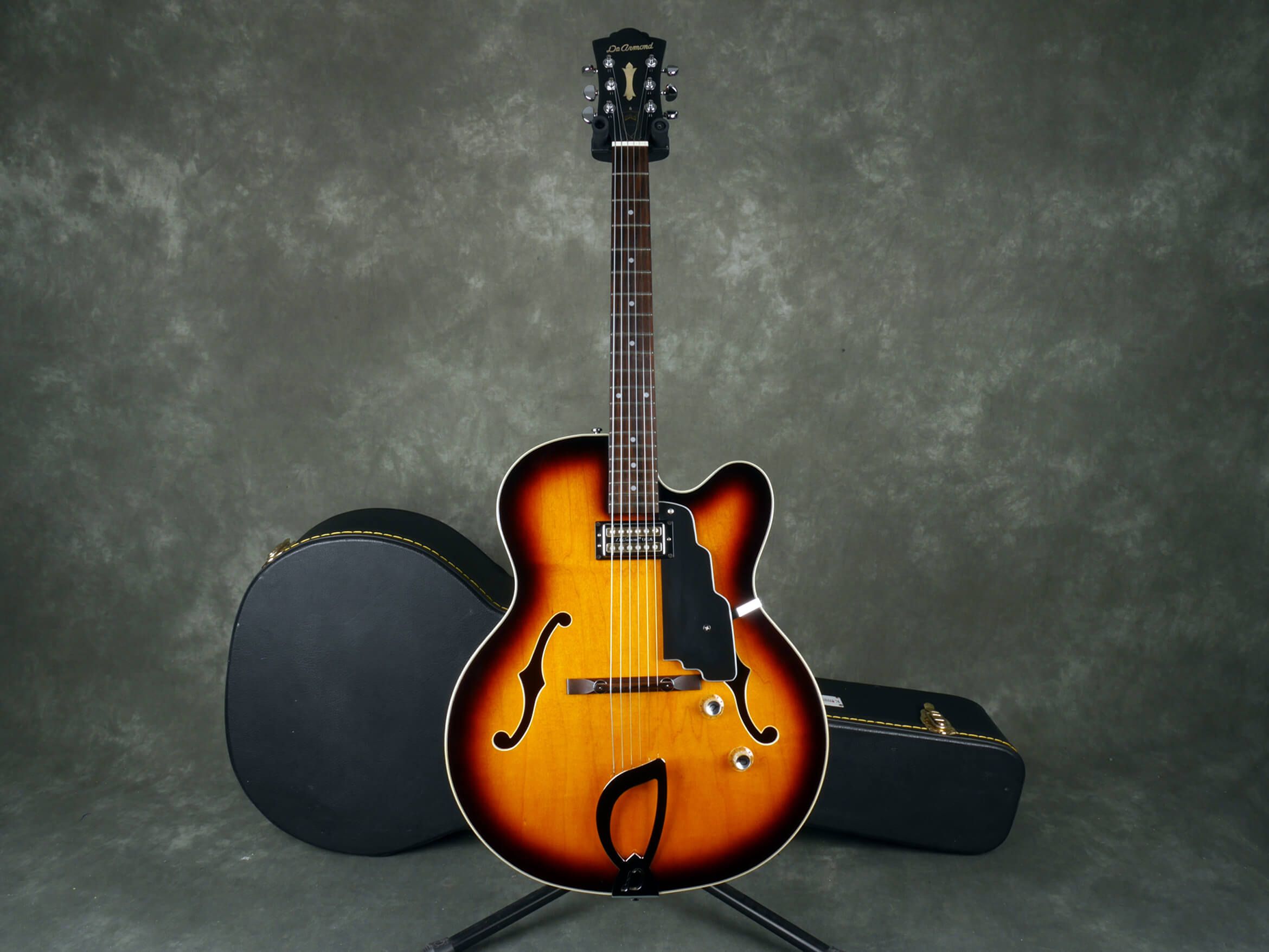 DeArmond X135 Archtop Jazz Guitar Sunburst w/Hard Case 2nd Hand