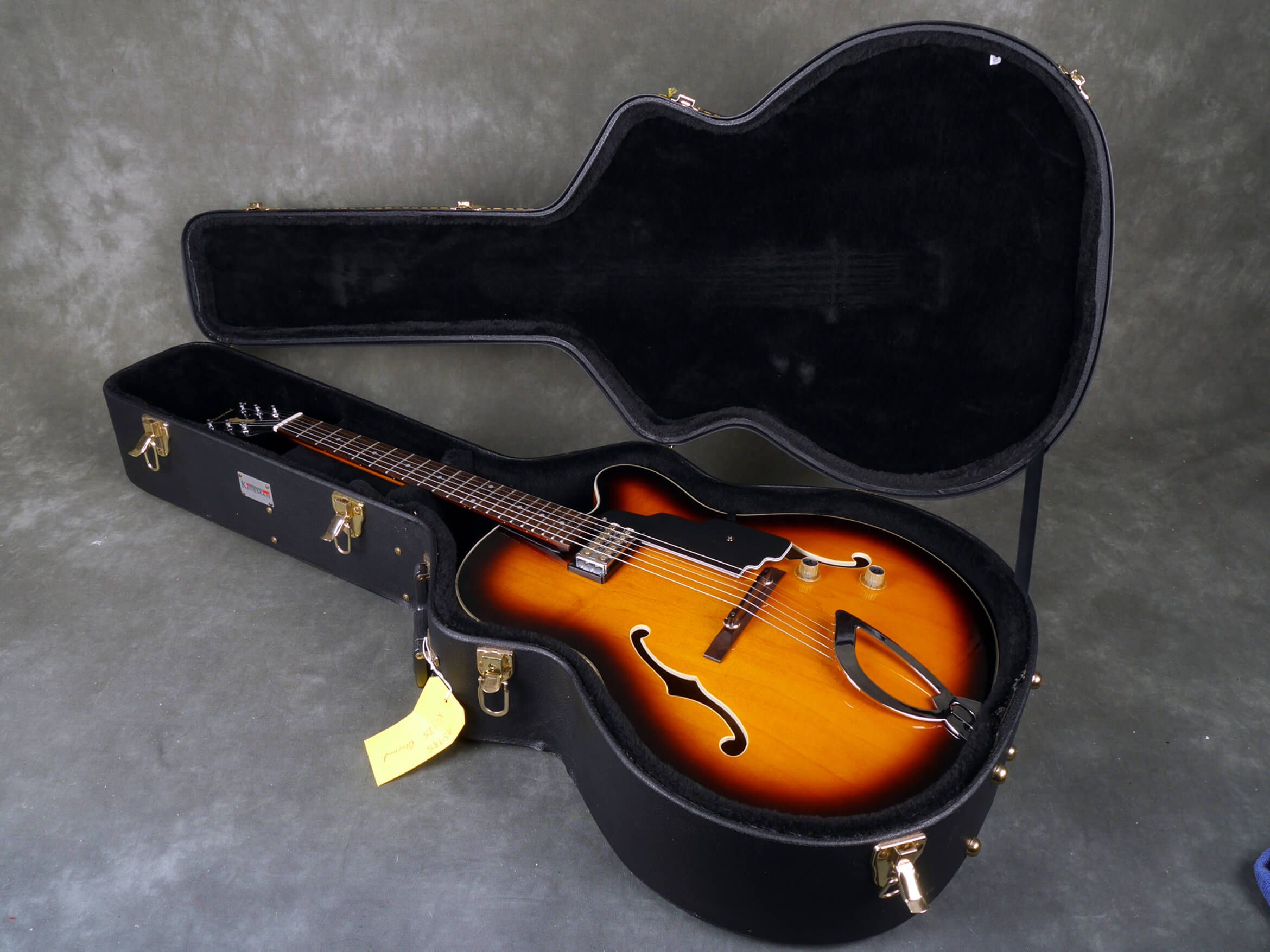 DeArmond X135 Archtop Jazz Guitar Sunburst w/Hard Case 2nd Hand