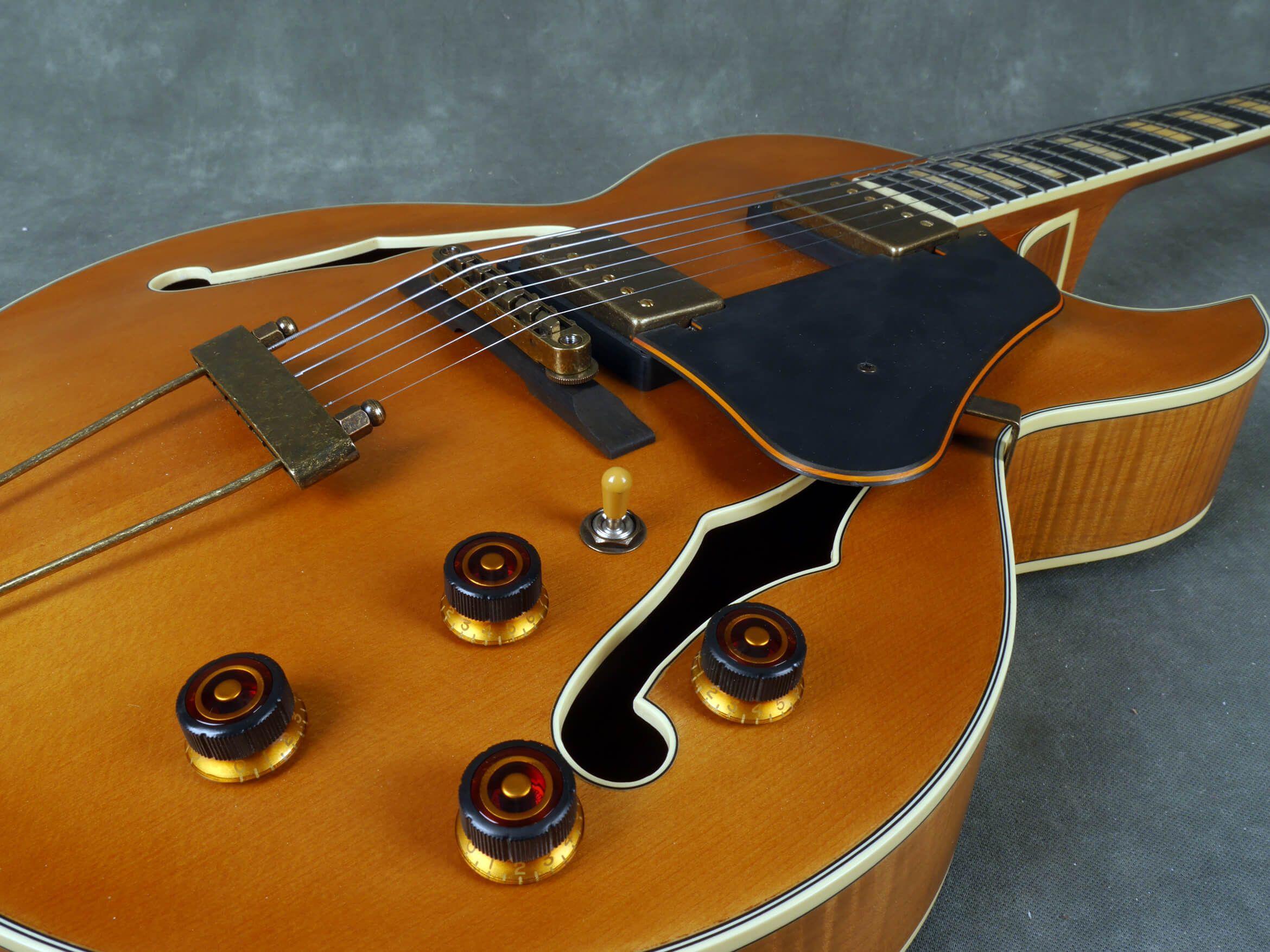 Ibanez AK95 Hollow Body Jazz Guitar Natural w/Hard Case 2nd Hand