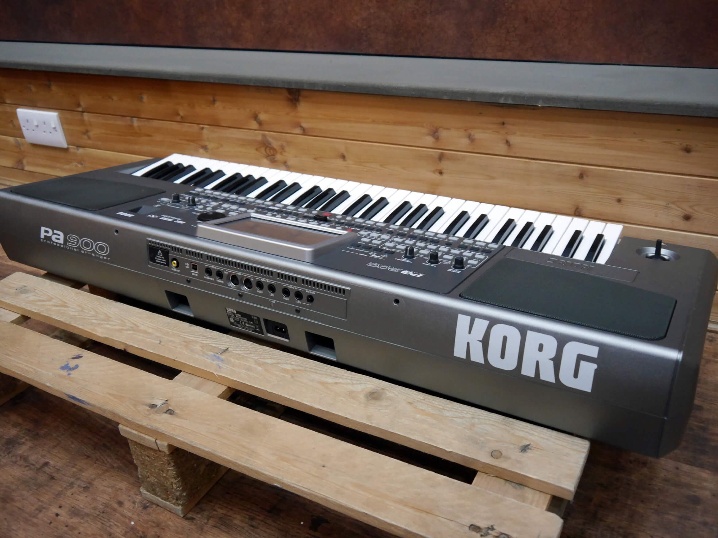 Korg PA 900 Arranger Keyboard w/Box & PSU - 2nd Hand | Rich Tone Music