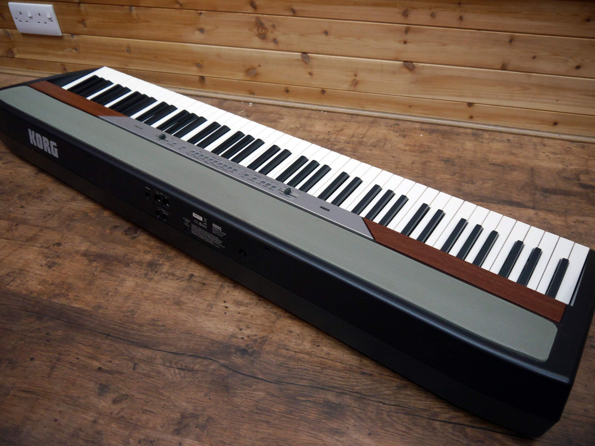 SP250 Keyboard w/Gig Bag 2nd Hand Rich Tone Music