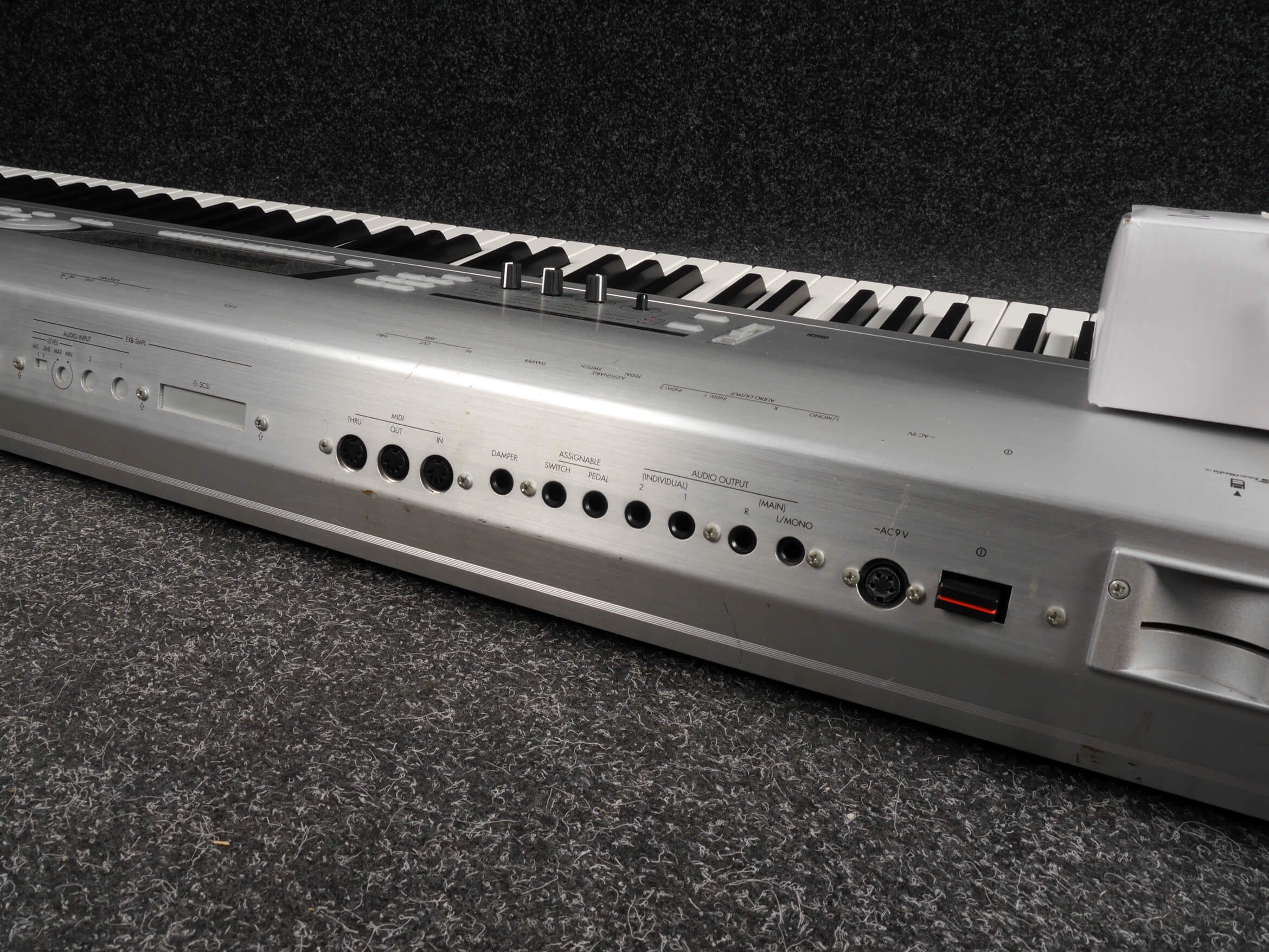 Triton LE 88 w/PSU **UK SHIPPING ONLY** (M6) 2nd Hand Rich