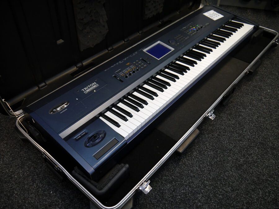 Triton Extreme 88Key Keyboard w/Hard Case 2nd Hand **COLLECTION