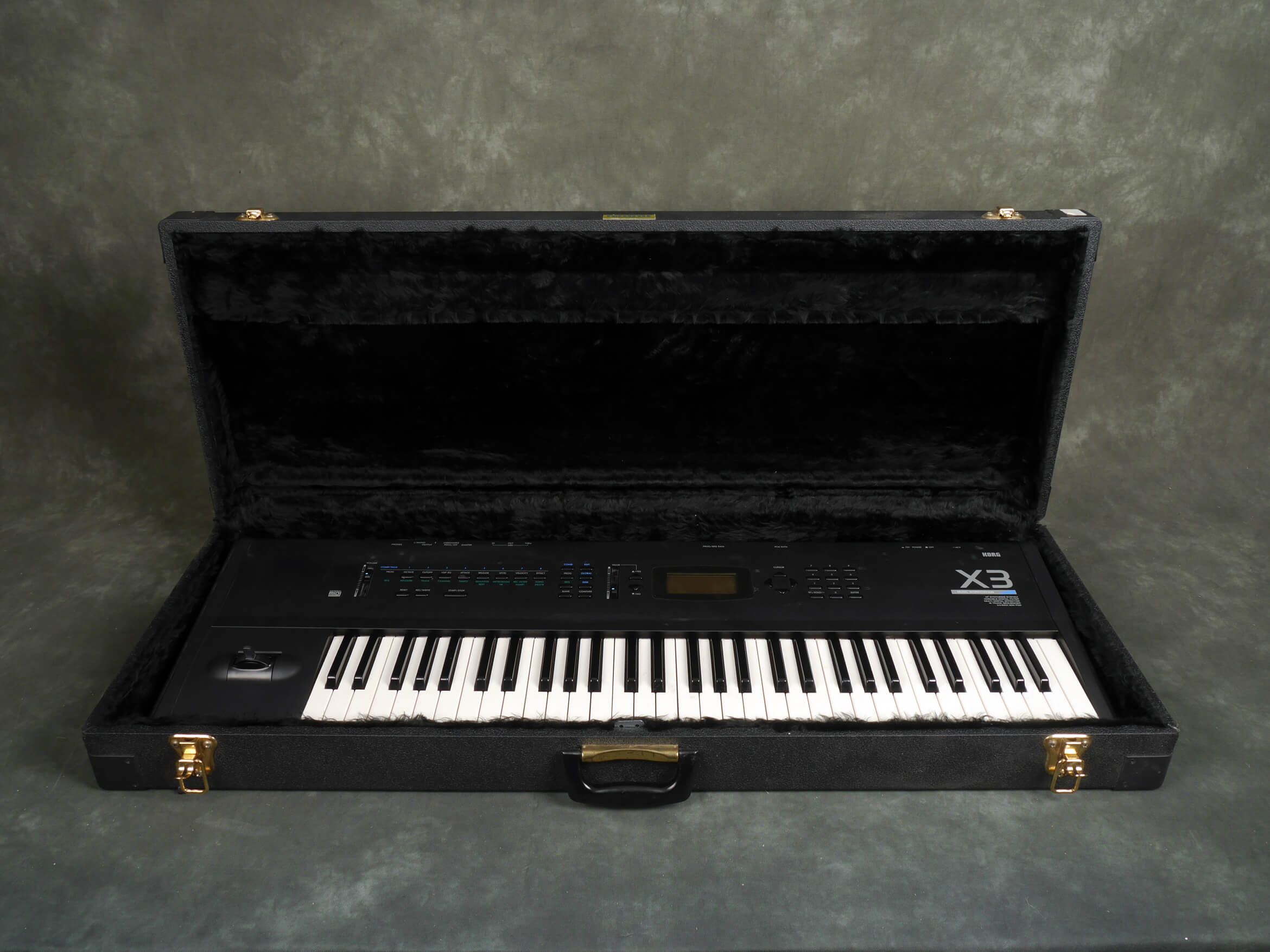 X3 Workstation Synthesizer Keyboard w/Hard Case 2nd Hand Rich
