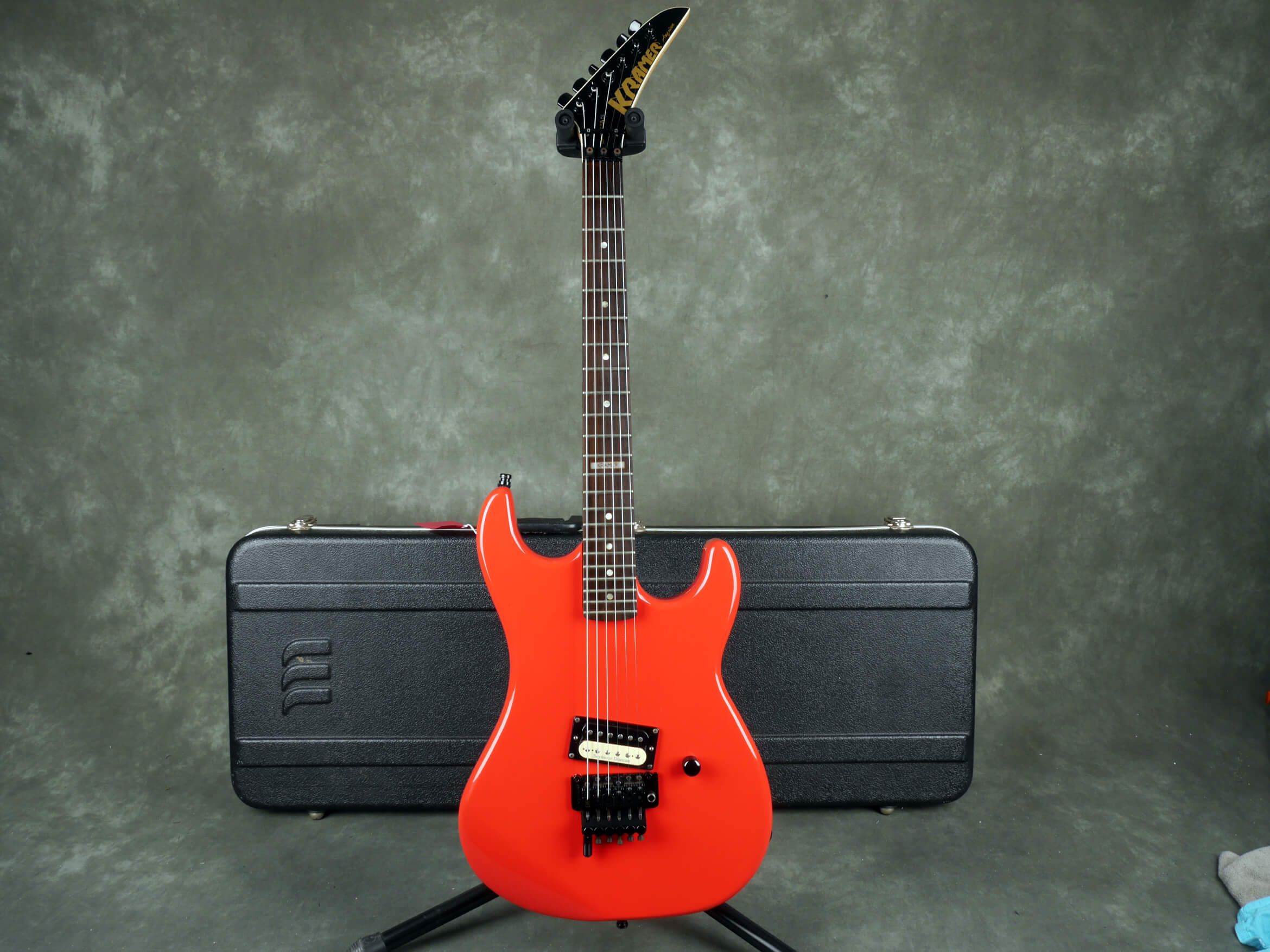 Kramer Baretta Custom Body Red w/Hard Case 2nd Hand Rich Tone Music