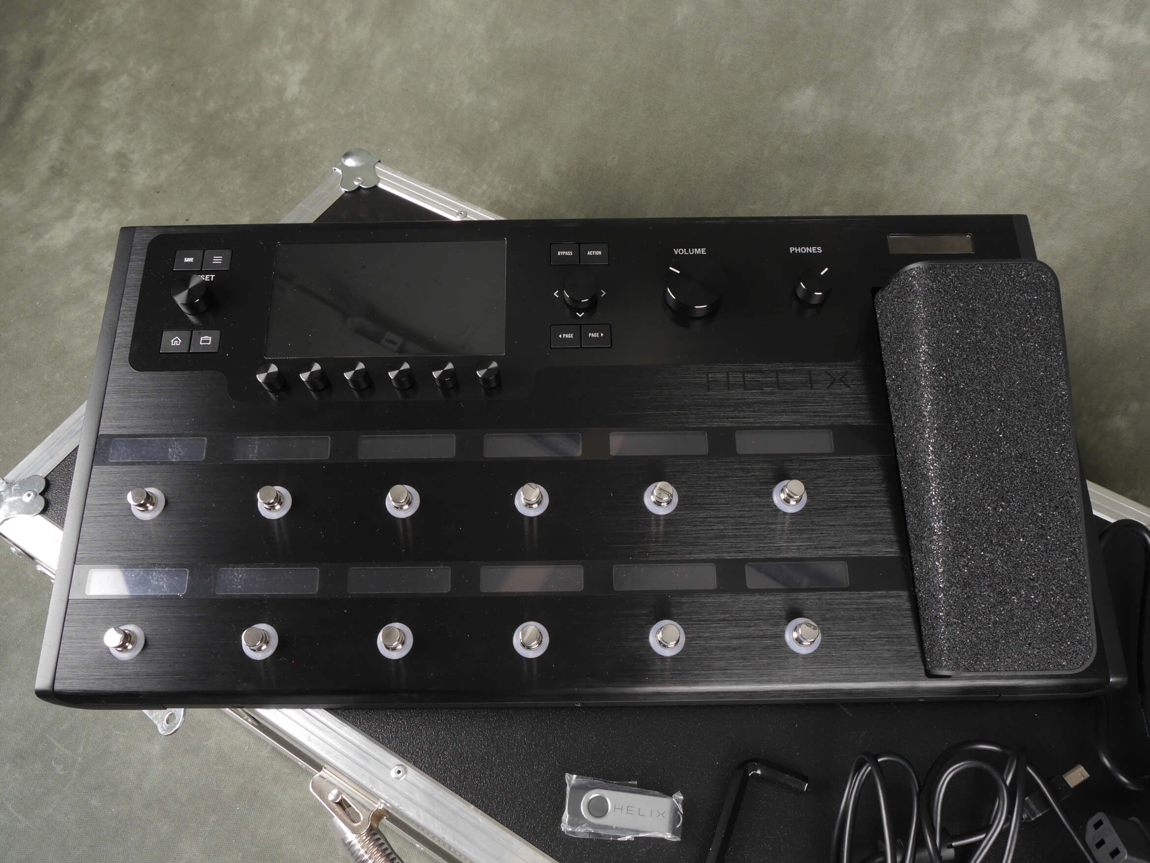 Line 6 Helix Floor Guitar Effects Processor Pedal w/Flight Case 2nd