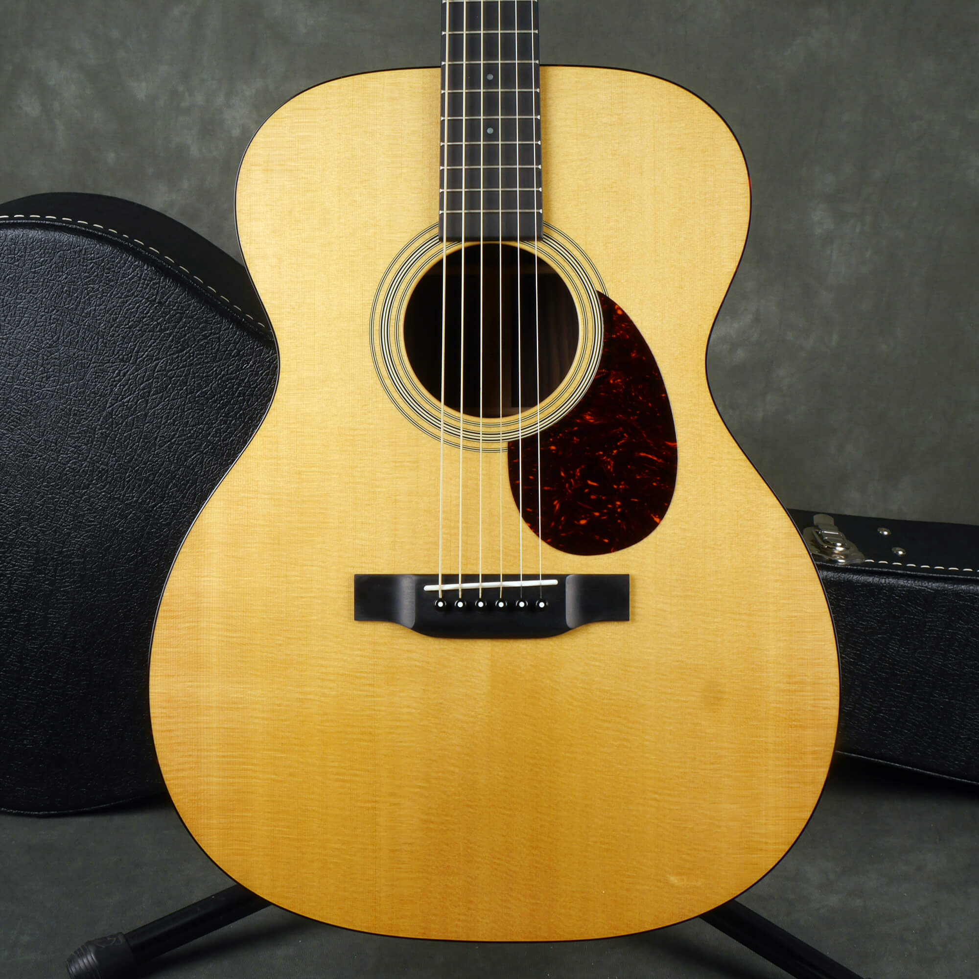 Martin OM21 Acoustic Guitar Natural w/Hard Case 2nd Hand Rich
