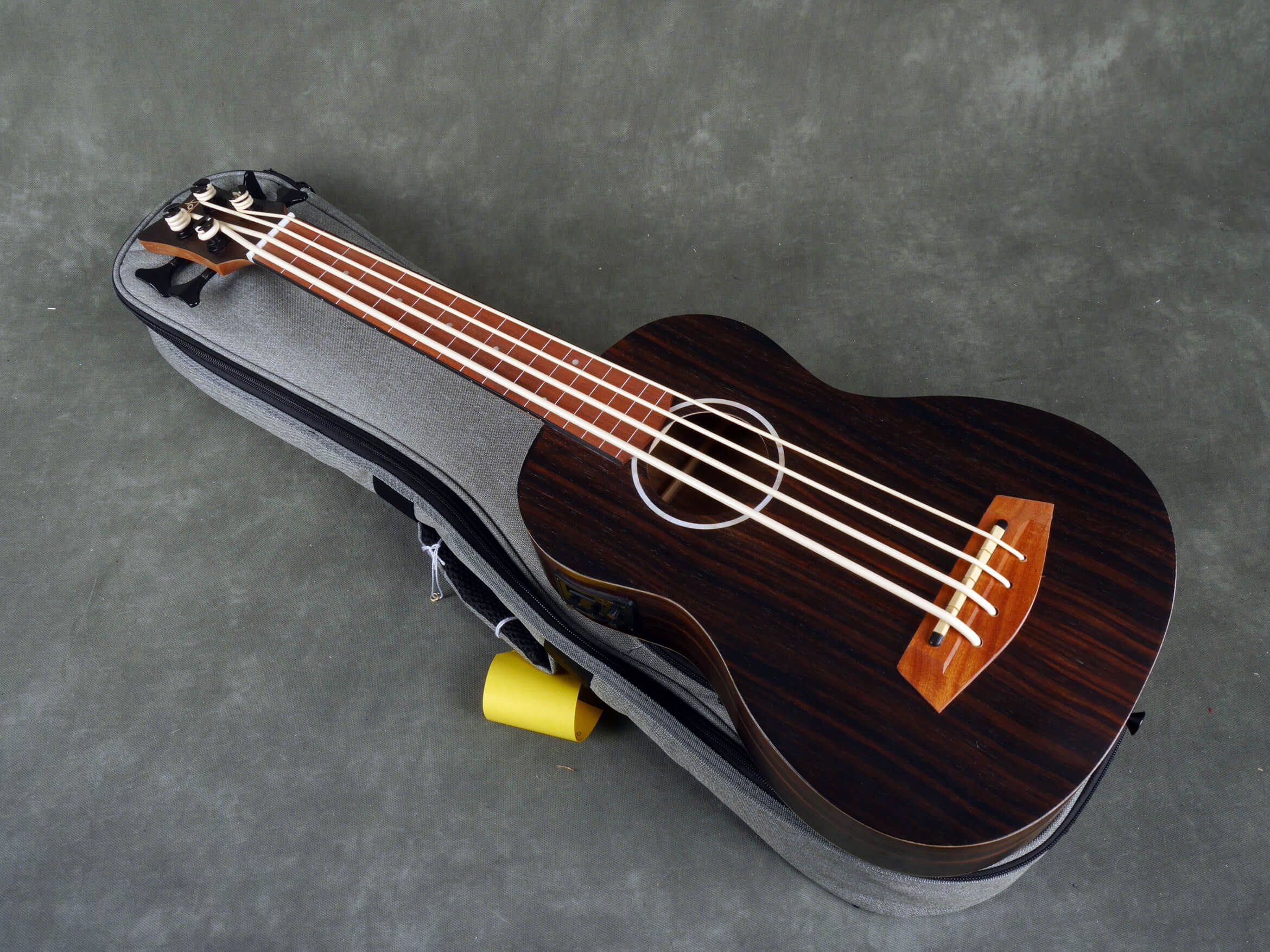 Aklot AKBU30 ElectroAcoustic Bass Ukulele w/Gig Bag 2nd Hand Rich