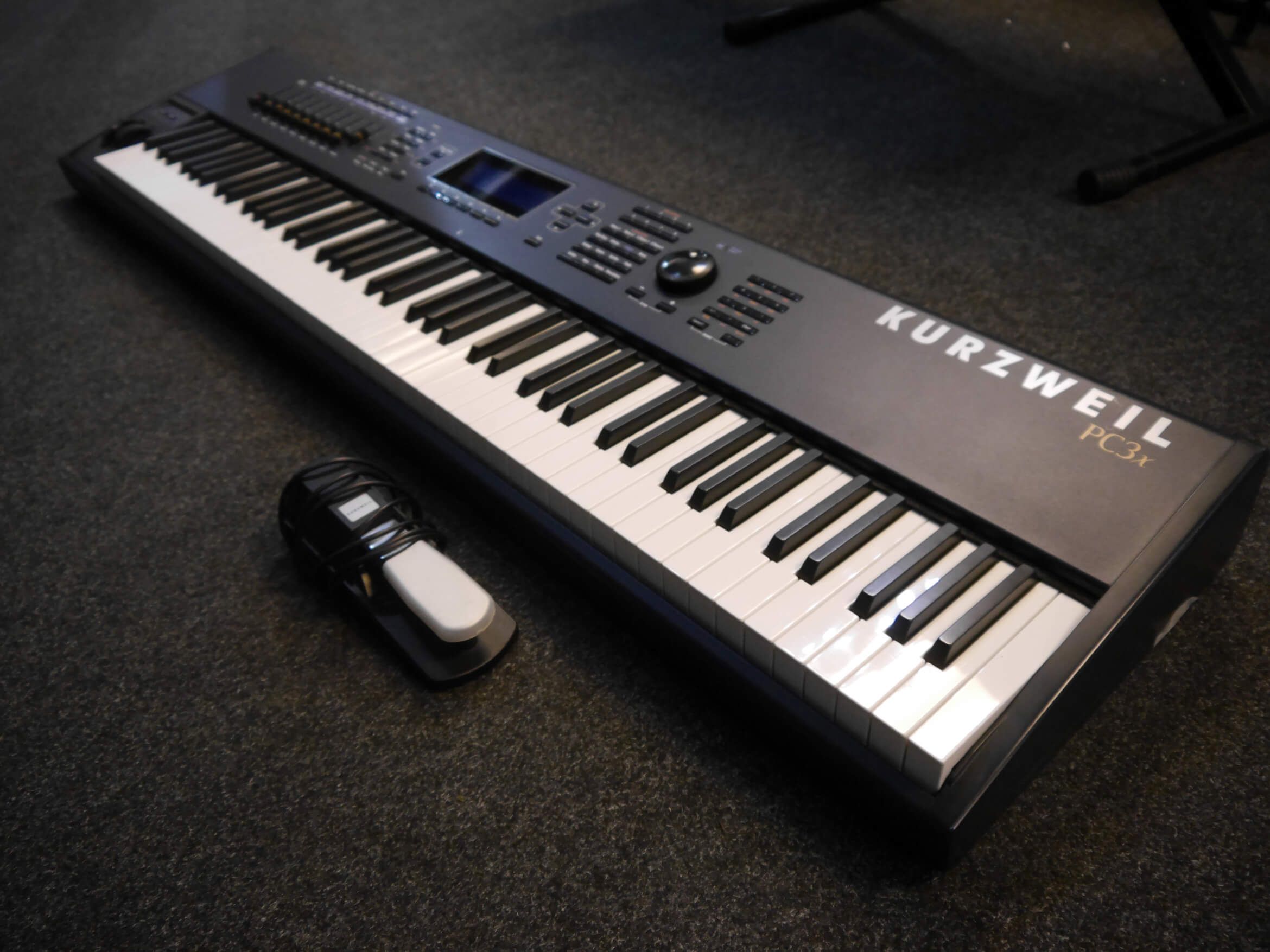 Kurzweil PC3x Stage Keyboard & Sustain Pedal 2nd Hand **COLLECTION