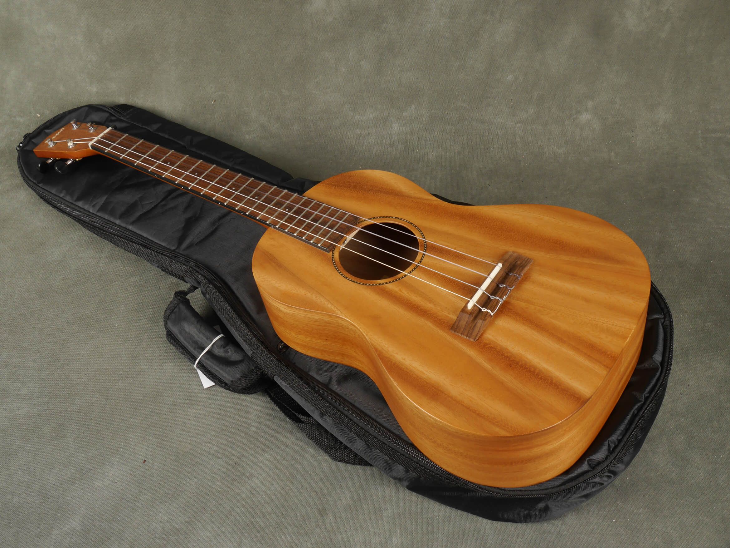 Pono AB Baritone Ukulele w/Gig Bag 2nd Hand Rich Tone Music