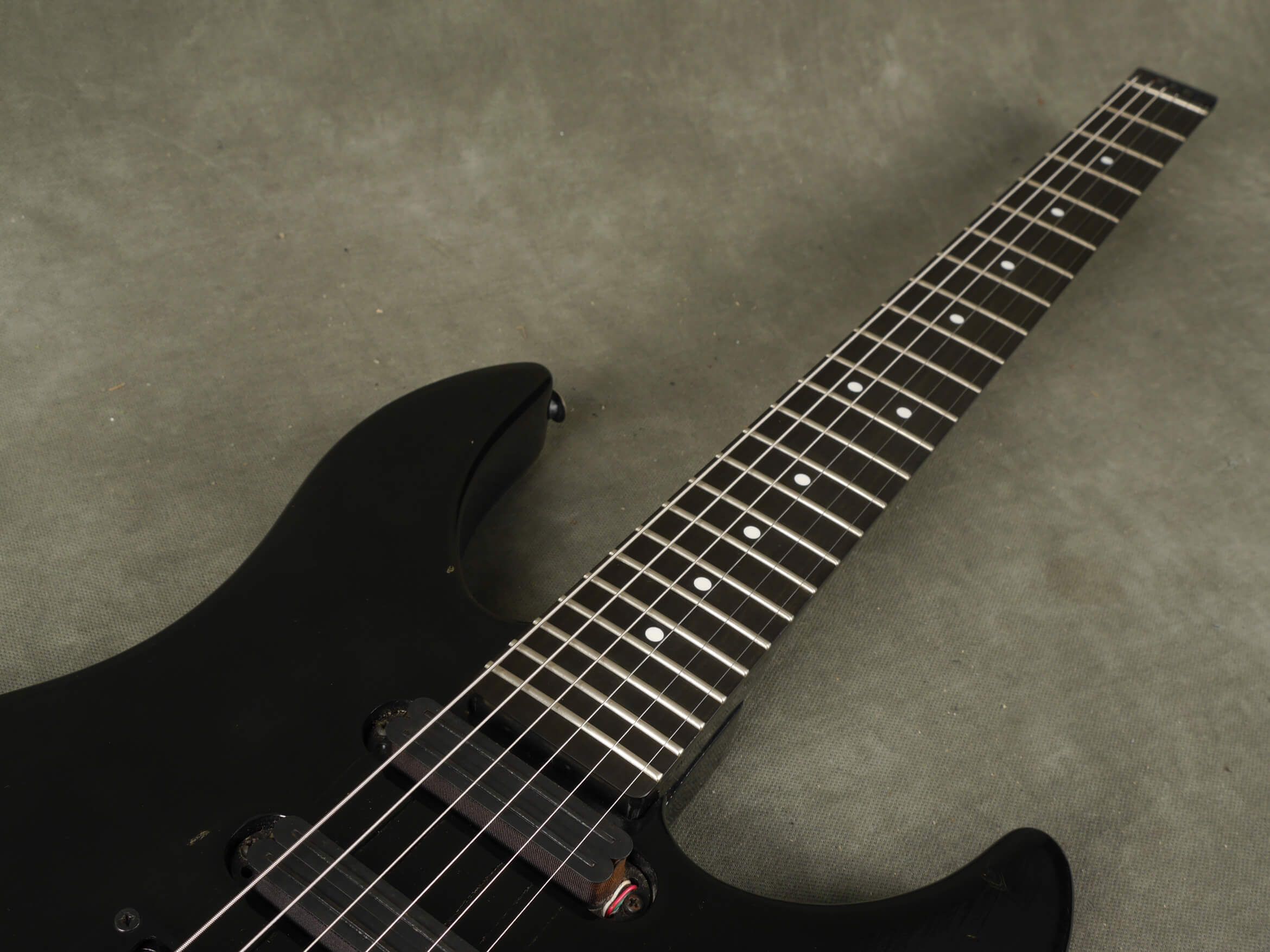 Steinberger GR4 Headless Electric Guitar Black w/Gig Bag 2nd Hand