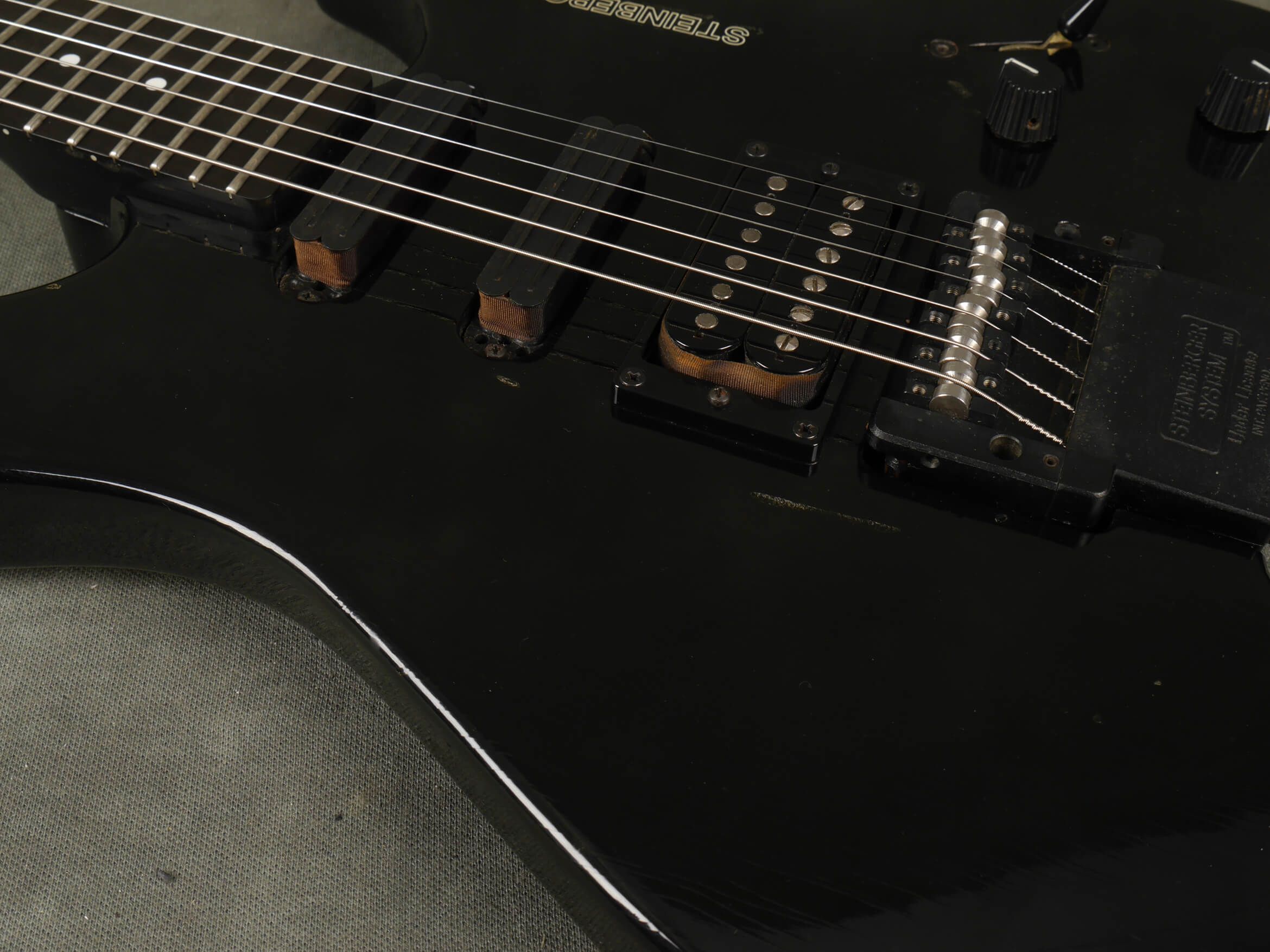 Steinberger GR4 Headless Electric Guitar Black w/Gig Bag 2nd Hand