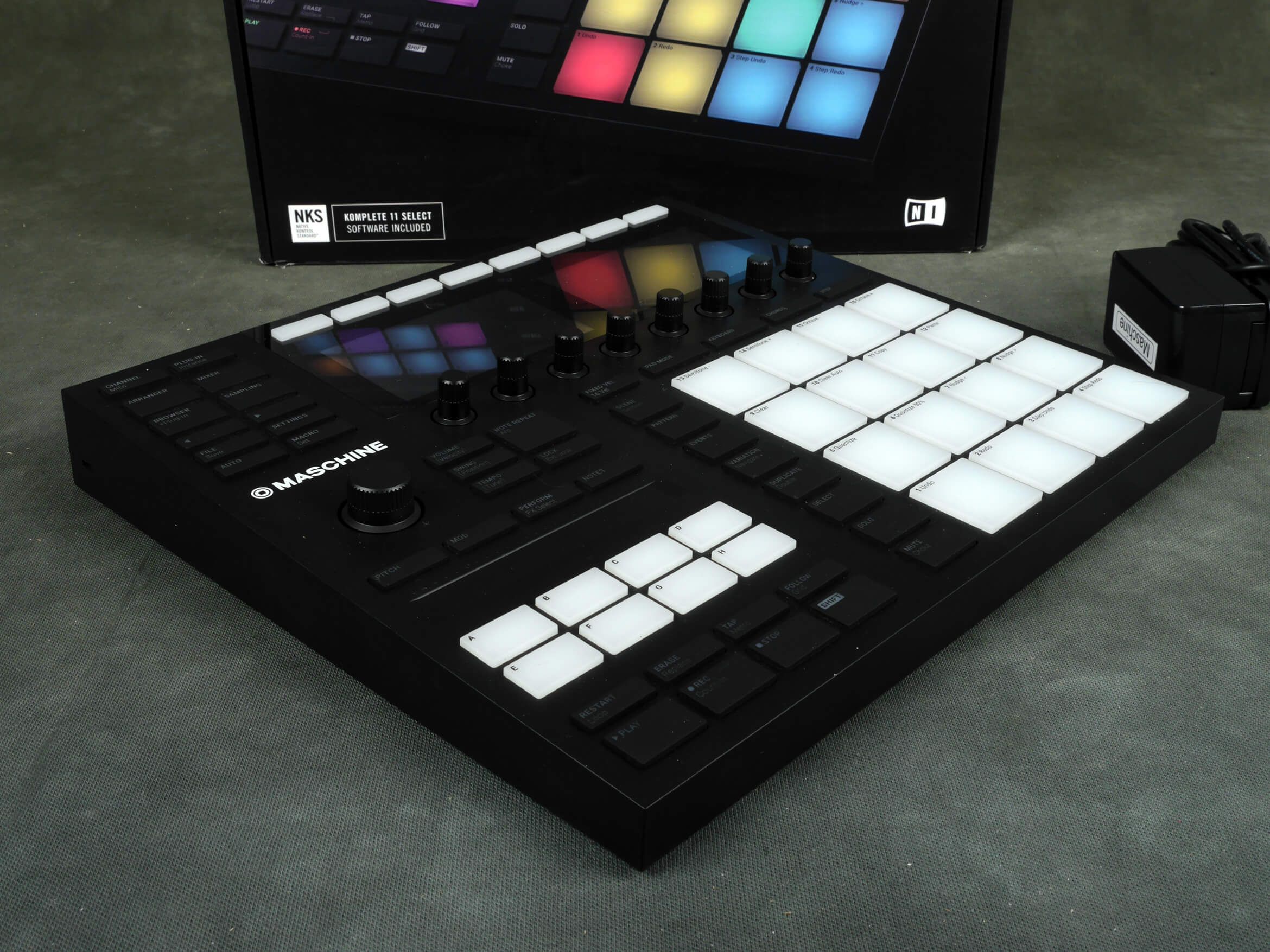 download native instruments maschine mikro mk3 production drum machine controller work with cdjs