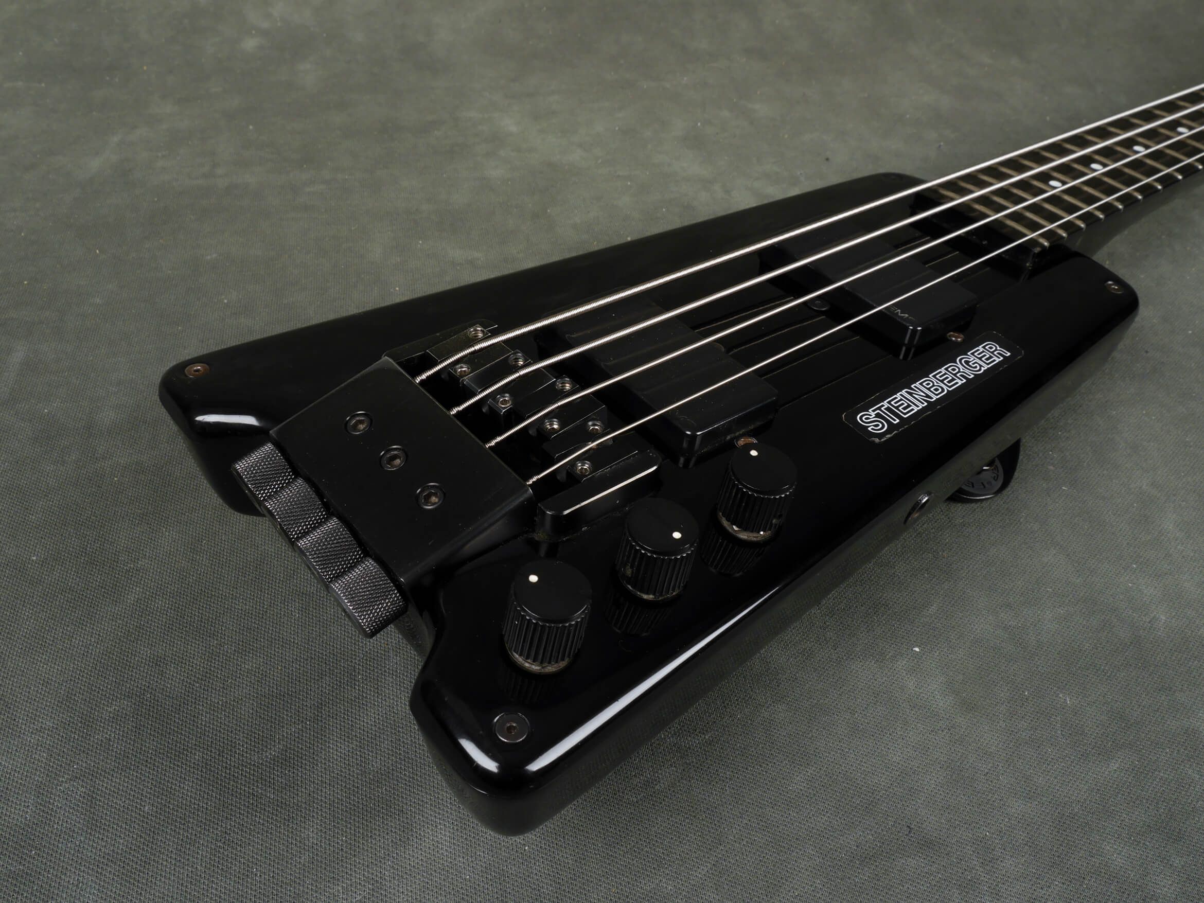 Steinberger USA L2 Headless Bass Guitar w/Hard Case 2nd Hand Rich