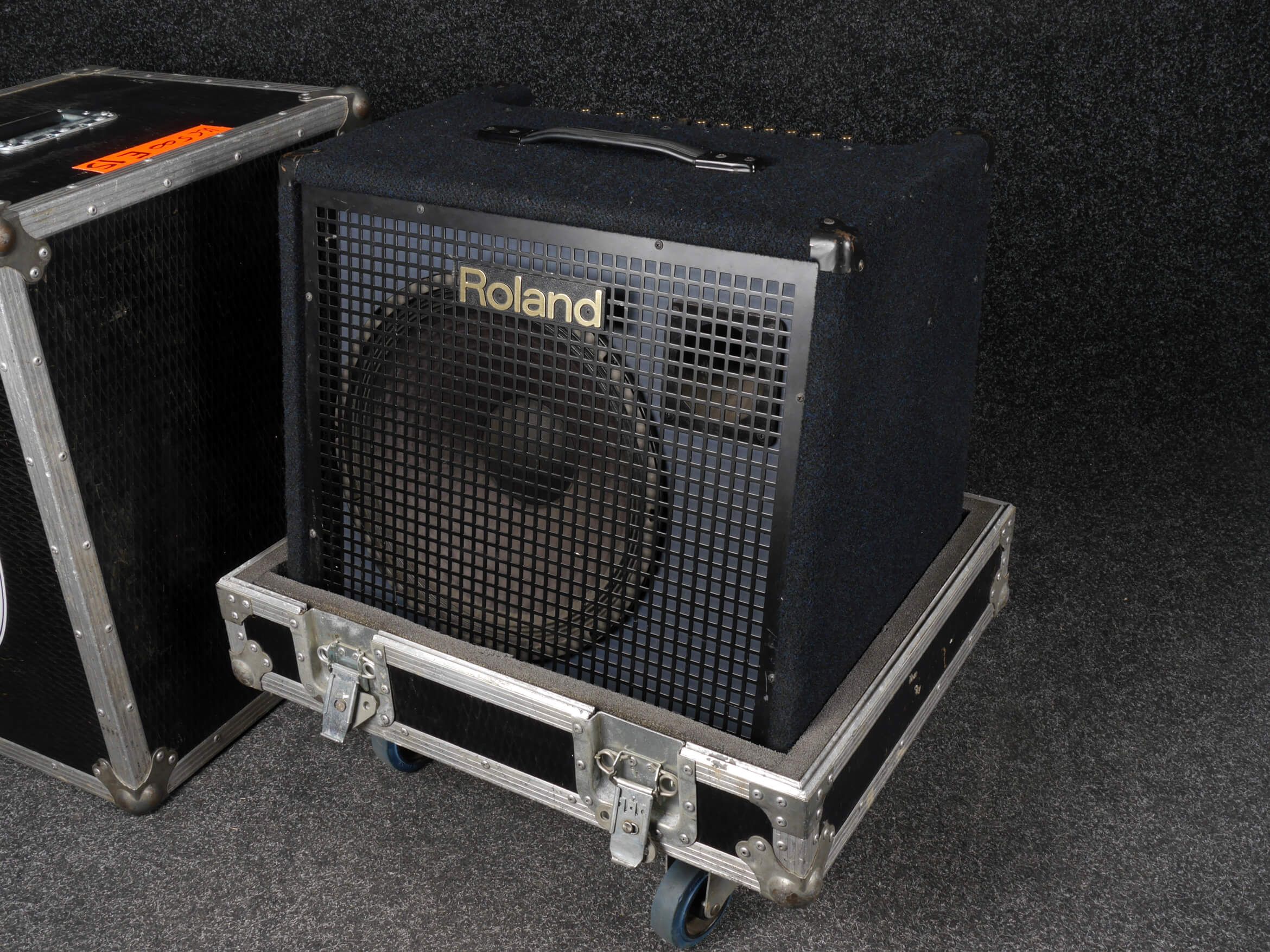 Roland KC500 Keyboard Amp (E15) w/Flight Case 2nd Hand **COLLECTION