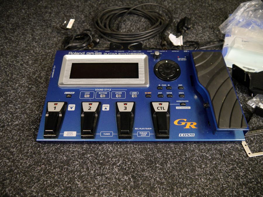 Roland GR55 Guitar Synthesizer with GK3 Pickup 2nd Hand Rich Tone