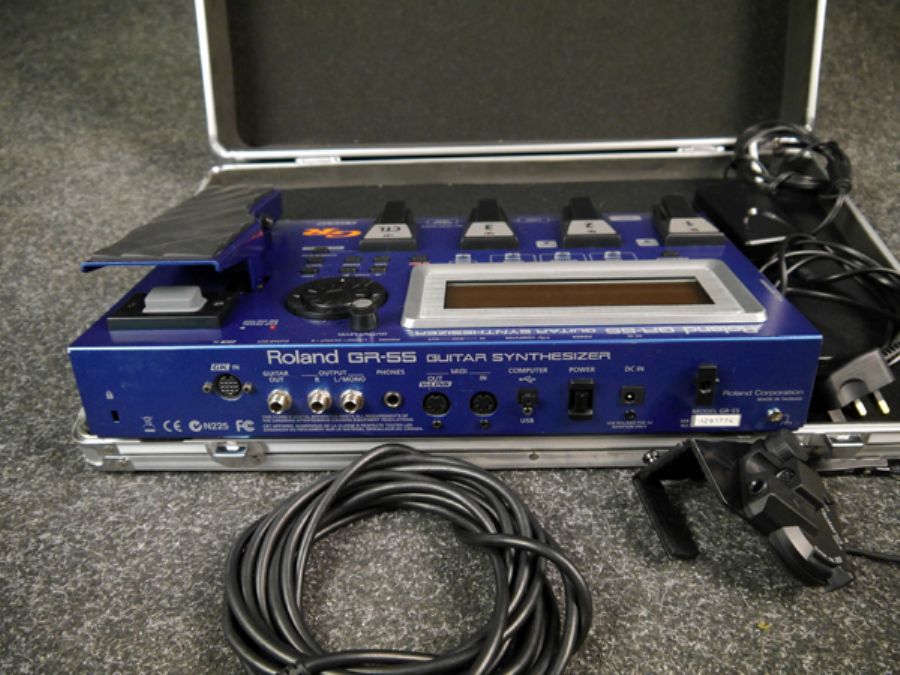 Roland GR55 Guitar Synth With GK3 Pickup w/Case 2nd Hand Rich