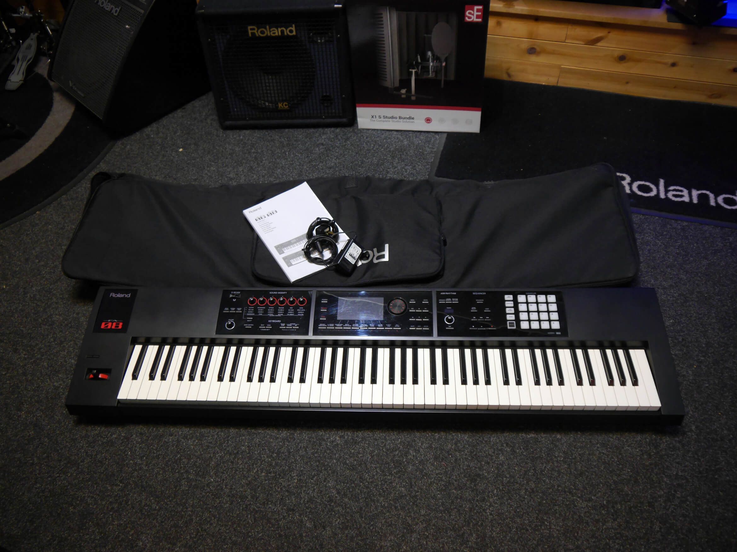 Roland FA-08 88 Key Keyboard w/Gig Bag - 2nd Hand **COLLECTION ONLY