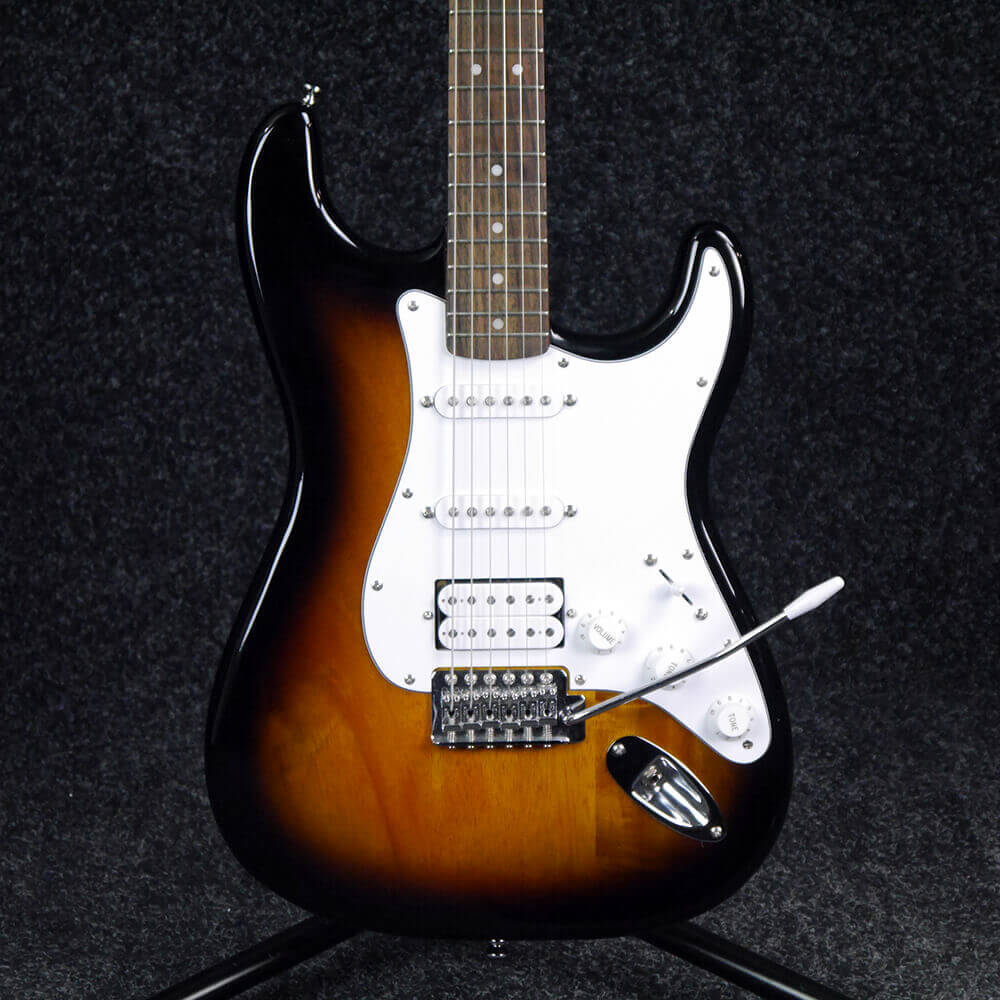 Squier bullet hss. Стратокастер буллет. Magna Stratocaster Sunburst Black. Squier Bullet Stratocaster HSS красная.