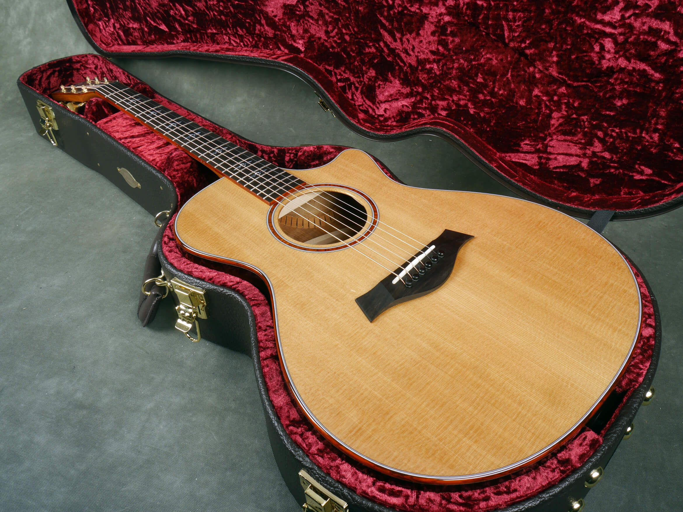 Taylor Custom Ltd Edition GC Koa ElectroAcoustic Guitar w/Hard Case