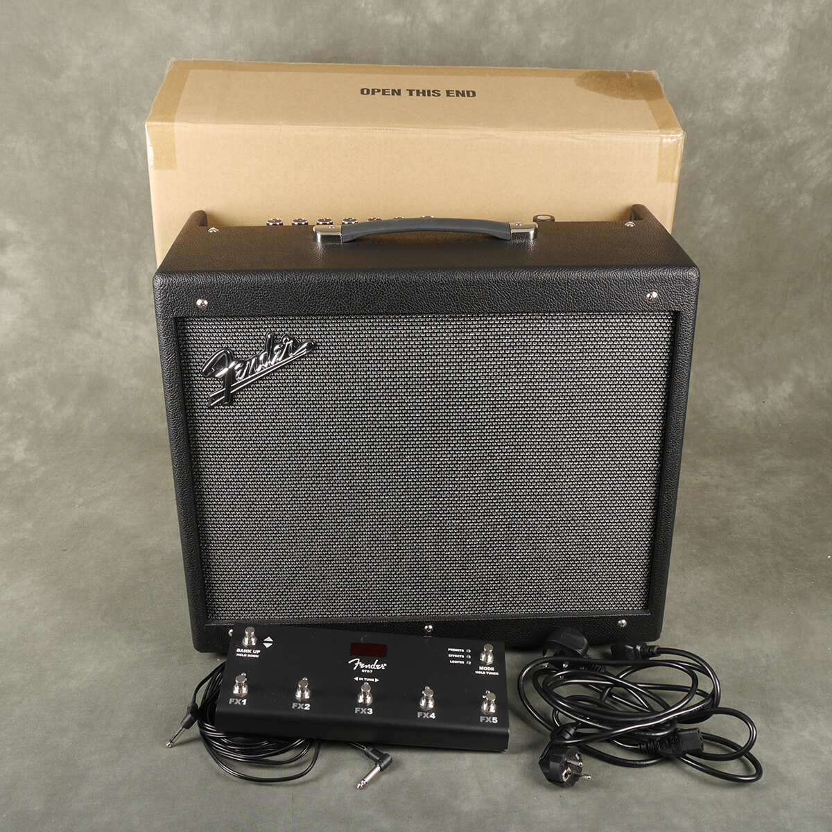 Fender GTX100 Combo Amplifier & Footswitch w/Box & PSU 2nd Hand