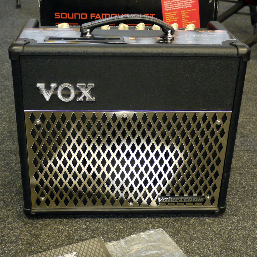 Vox VT15 Combo Guitar Amplifier w/ Box - 2nd Hand | Rich Tone Music