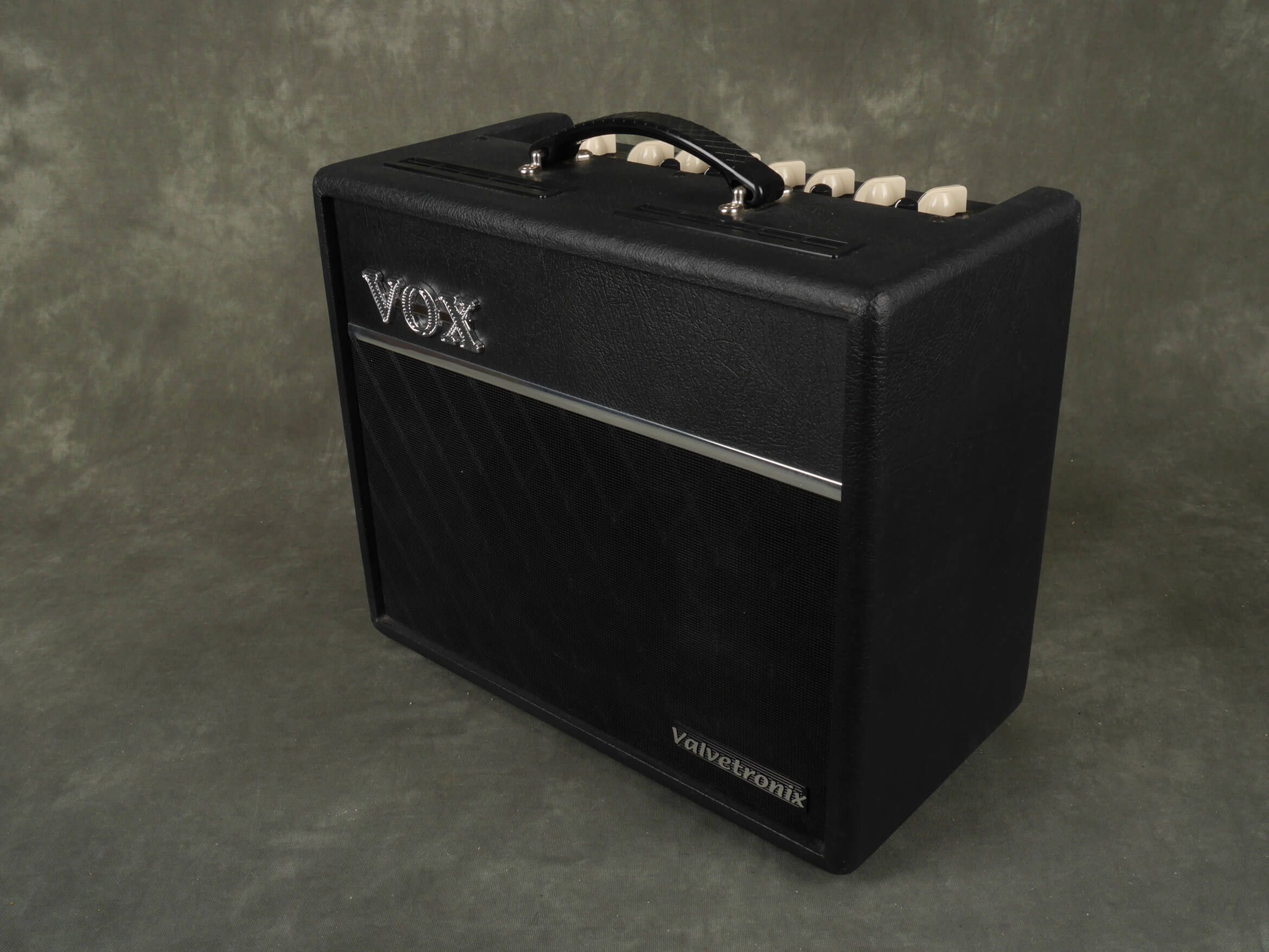 Vox Valvetronix VT20+ Guitar Amplifier - 2nd Hand | Rich Tone Music