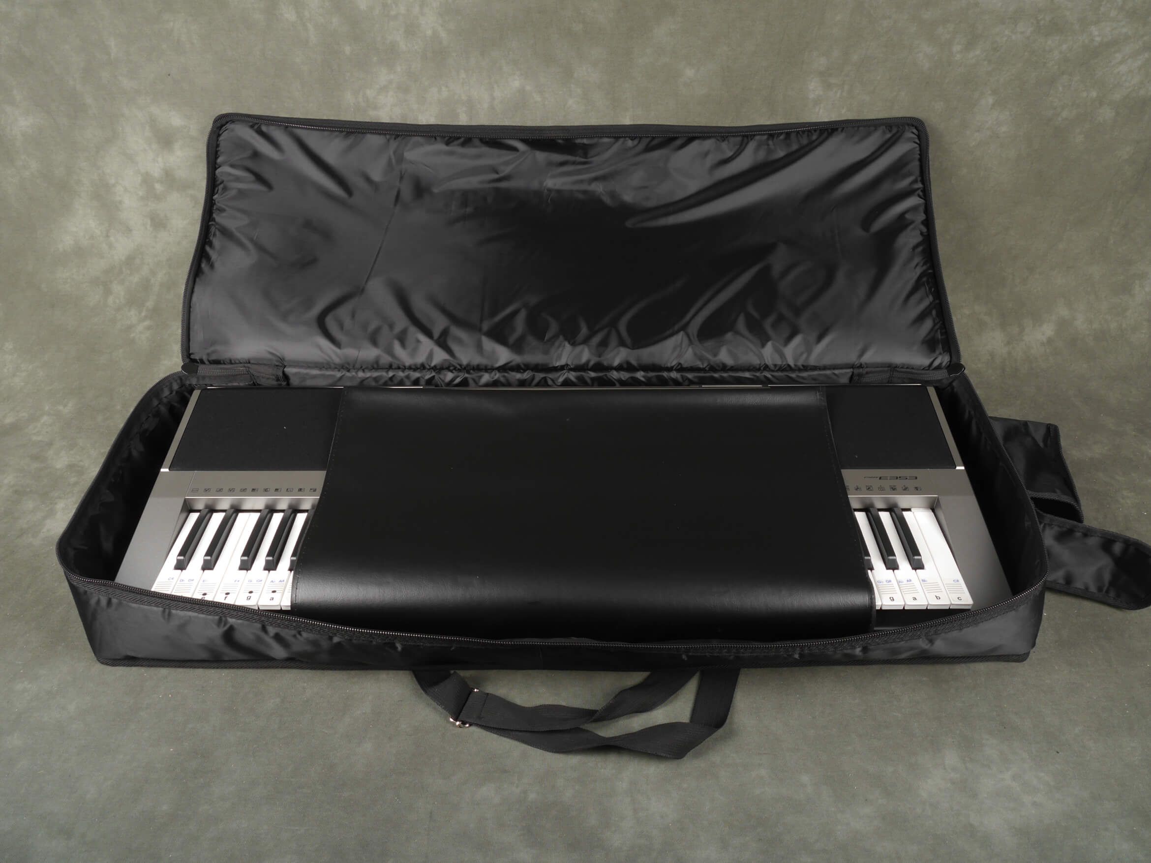 Yamaha PSRE353 Portable Keyboard w/Gig Bag 2nd Hand Rich Tone Music