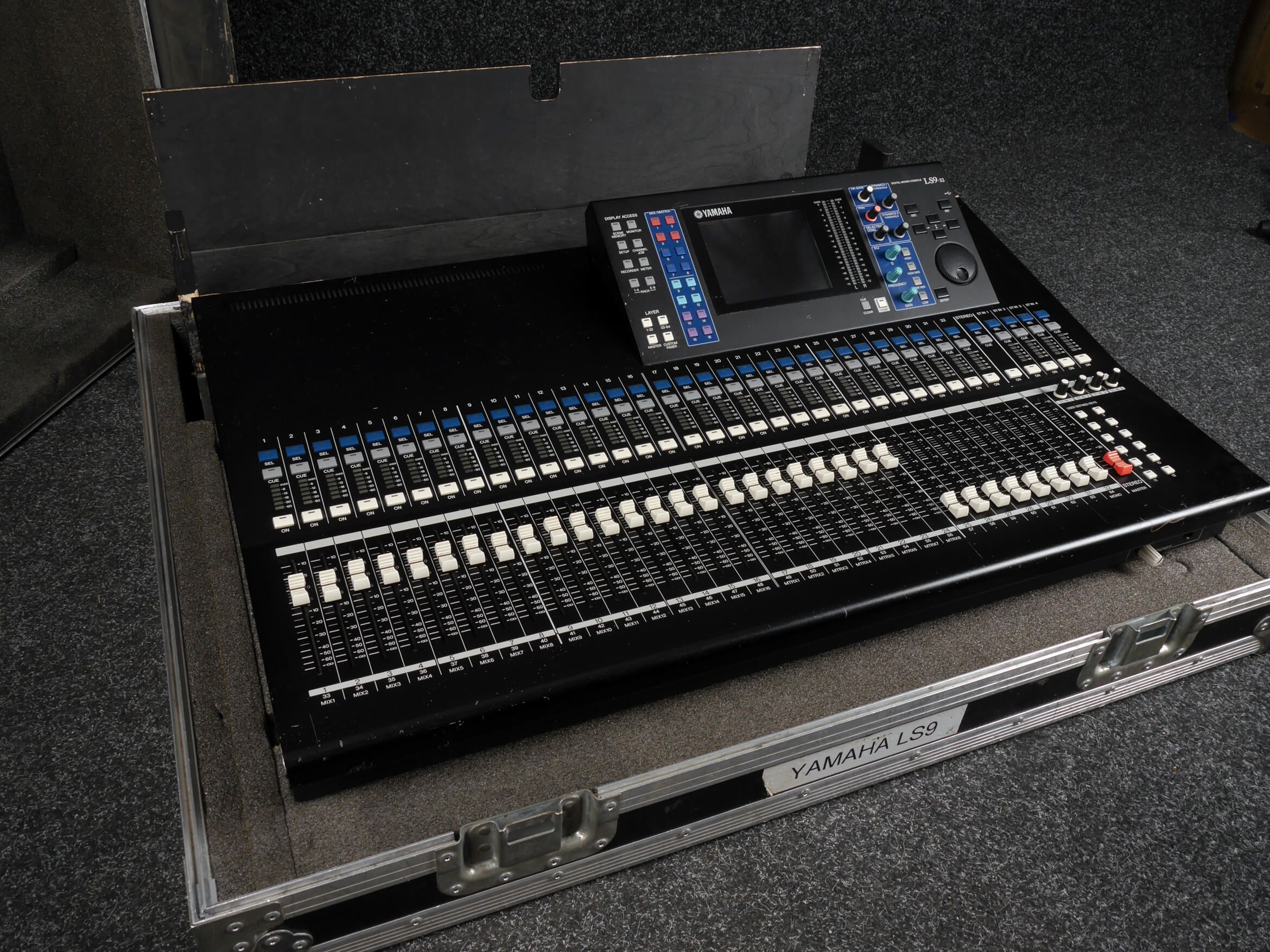 Yamaha - LS9/32 Digital Mixer (H4) w/Case - 2nd Hand **COLLECTION ONLY