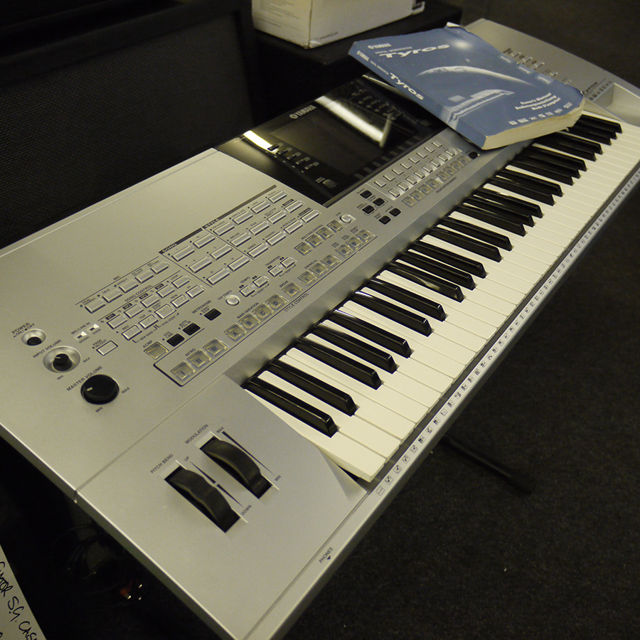  Yamaha Tyros 1  Keyboard Workstation 2nd Hand Rich Tone 
