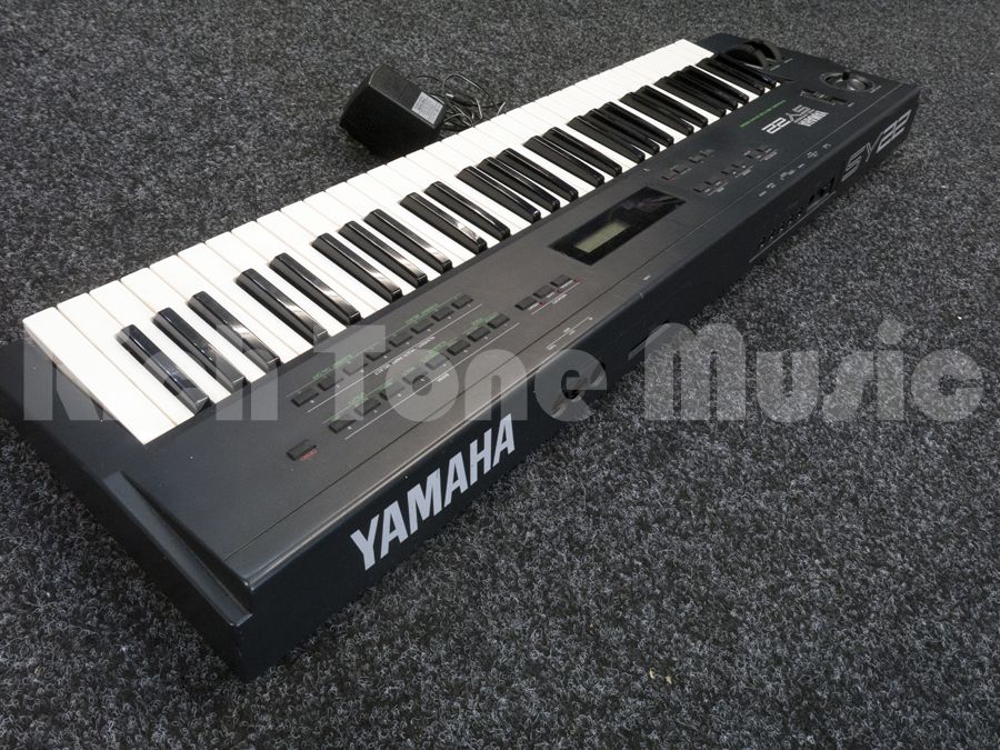 Yamaha SY22 Dynamic Vector Synthesizer - 2nd Hand | Rich Tone Music