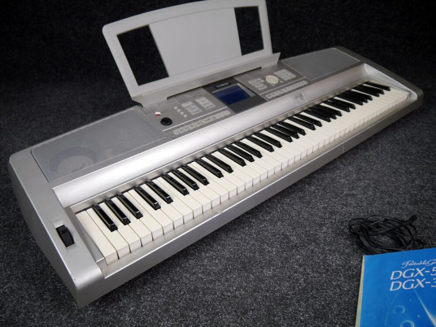 Yamaha DGX305 76Key Portable Grand Keyboard 2nd Hand Rich Tone Music