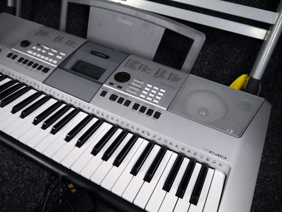 Yamaha PSR E413 Keyboard with power supply - 2nd Hand | Rich Tone Music
